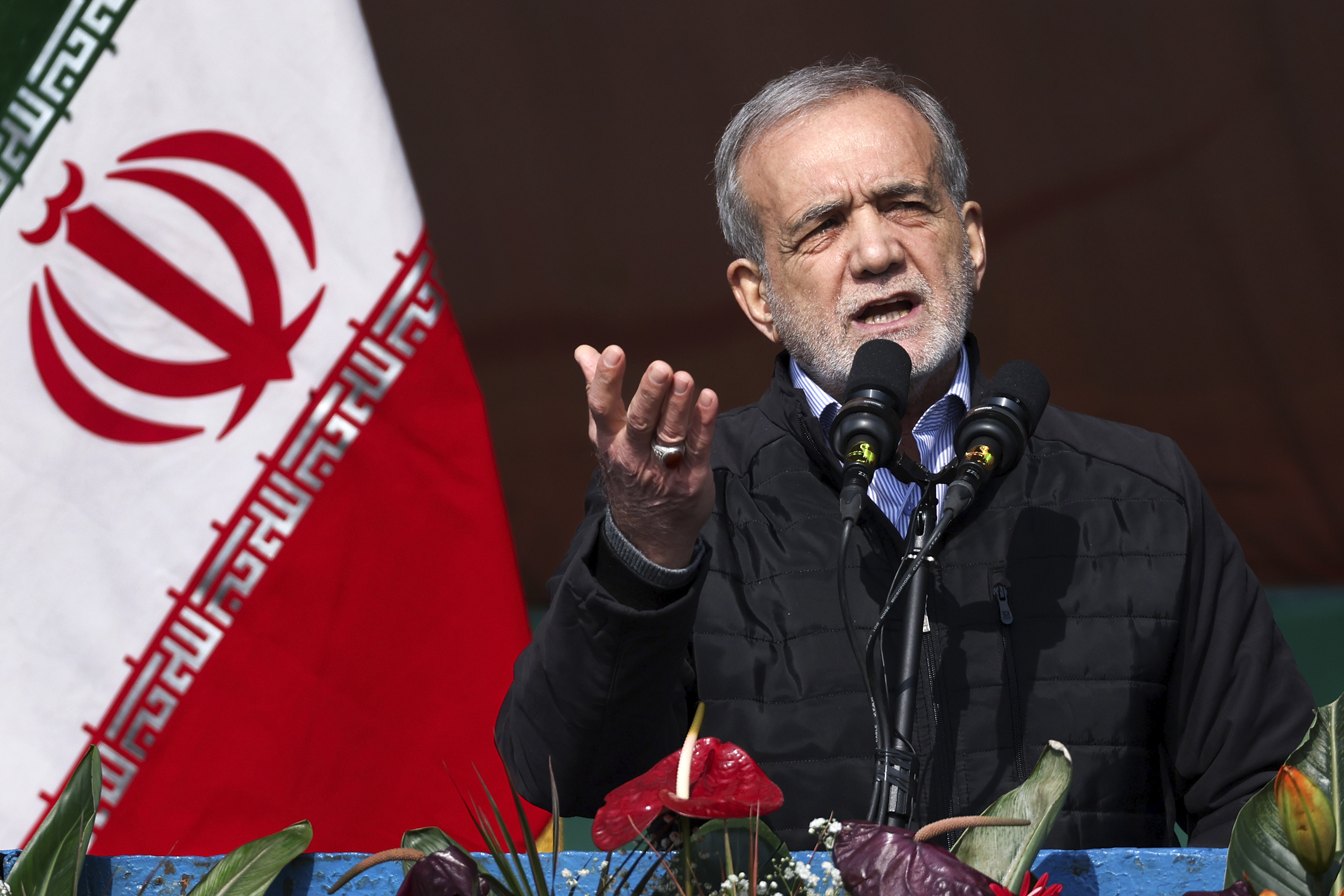 iran pezeshkian a macron en aucune circonstance nous arreterons les activites nucleaires