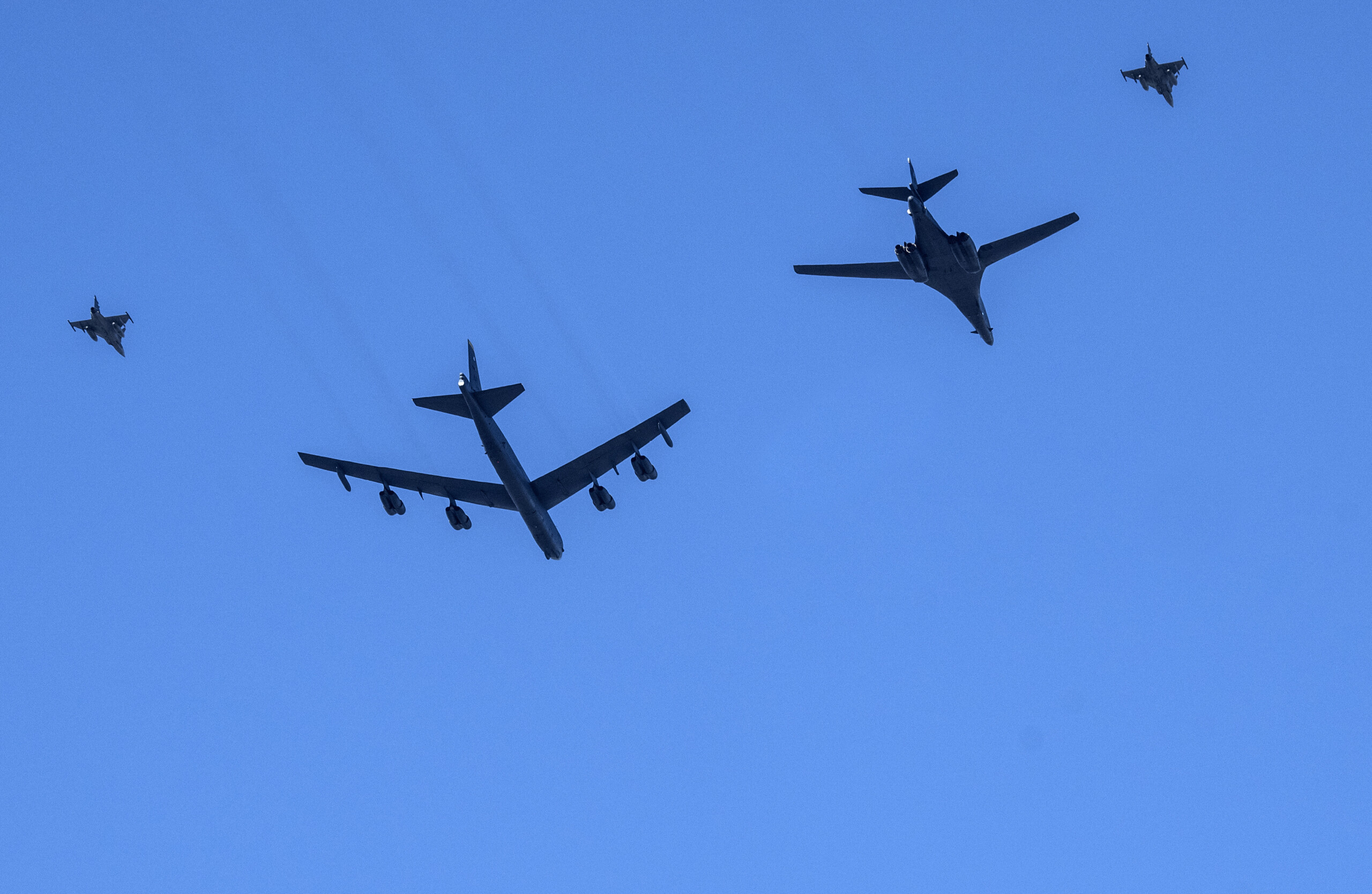 liran et les etats unis deplacent des bombardiers b 2 capables de transporter une bombe puissante scaled