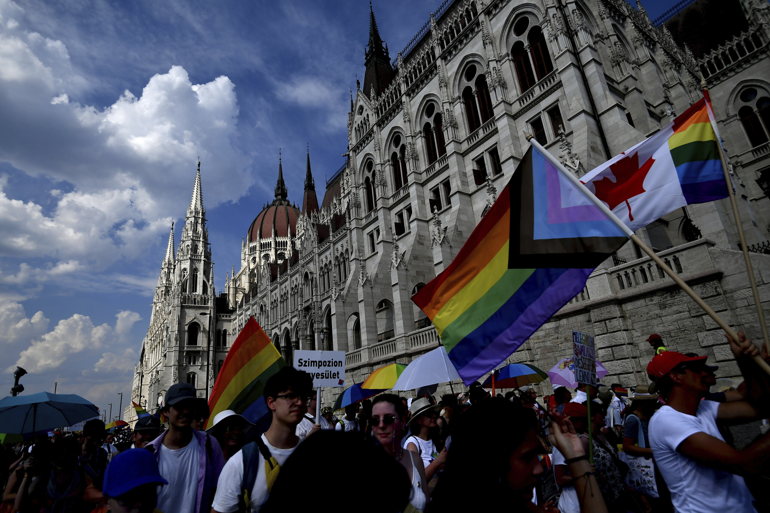 pride budapest lextreme droite tente doccuper la place repoussee par la police scaled