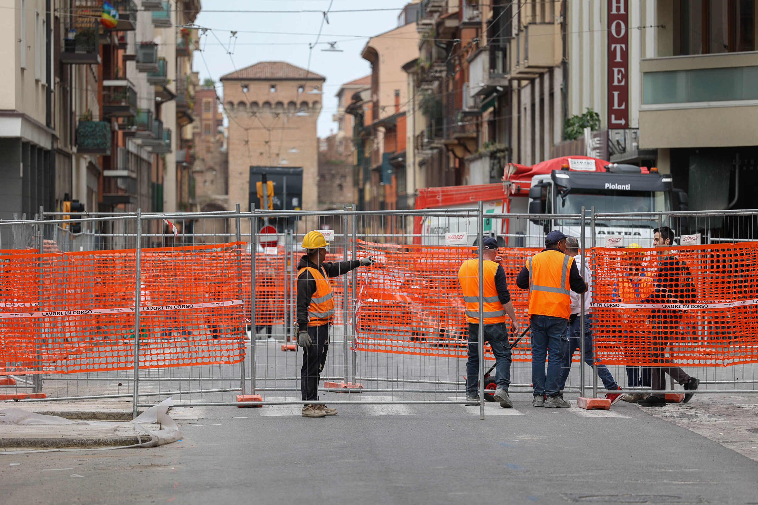 chaleur arrete prefectoral en lombardie arret des travaux de 12h30 a 16h dans les champs et sur les chantiers scaled