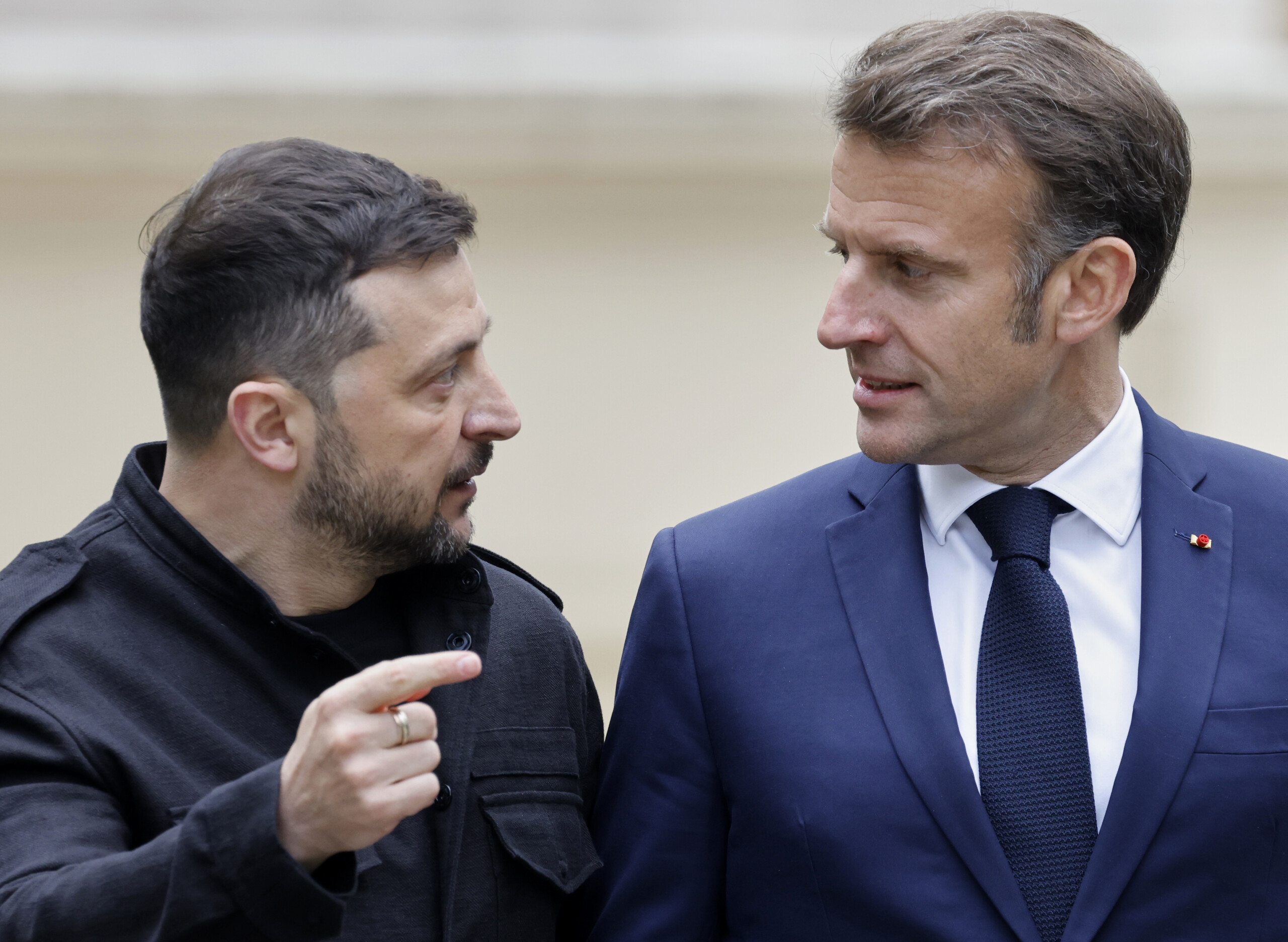 ukraine selon les medias macron a parle a zelensky apres son appel telephonique avec poutine scaled