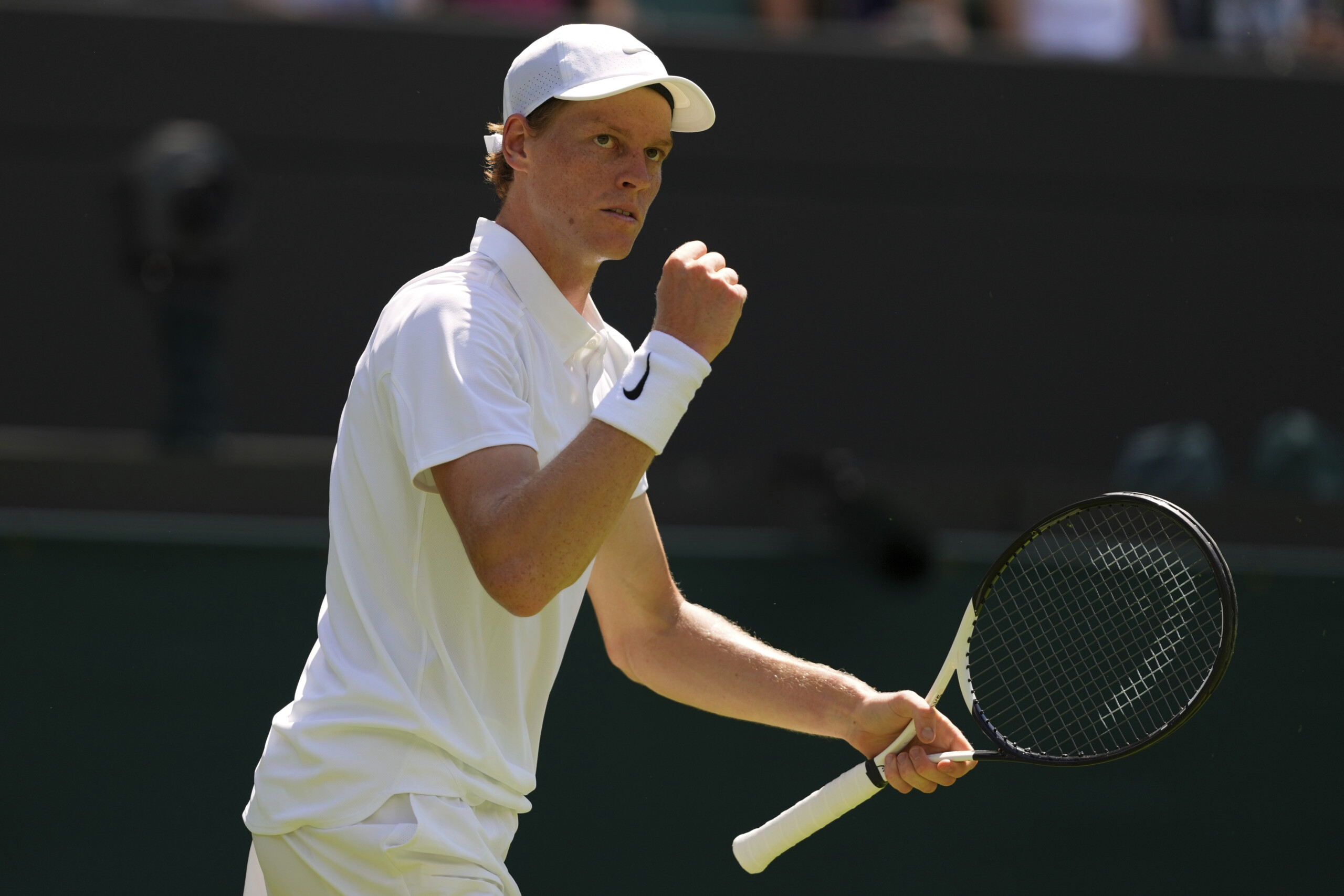 wimbledon debuts reussis pour sinner nardi balaye en trois sets scaled
