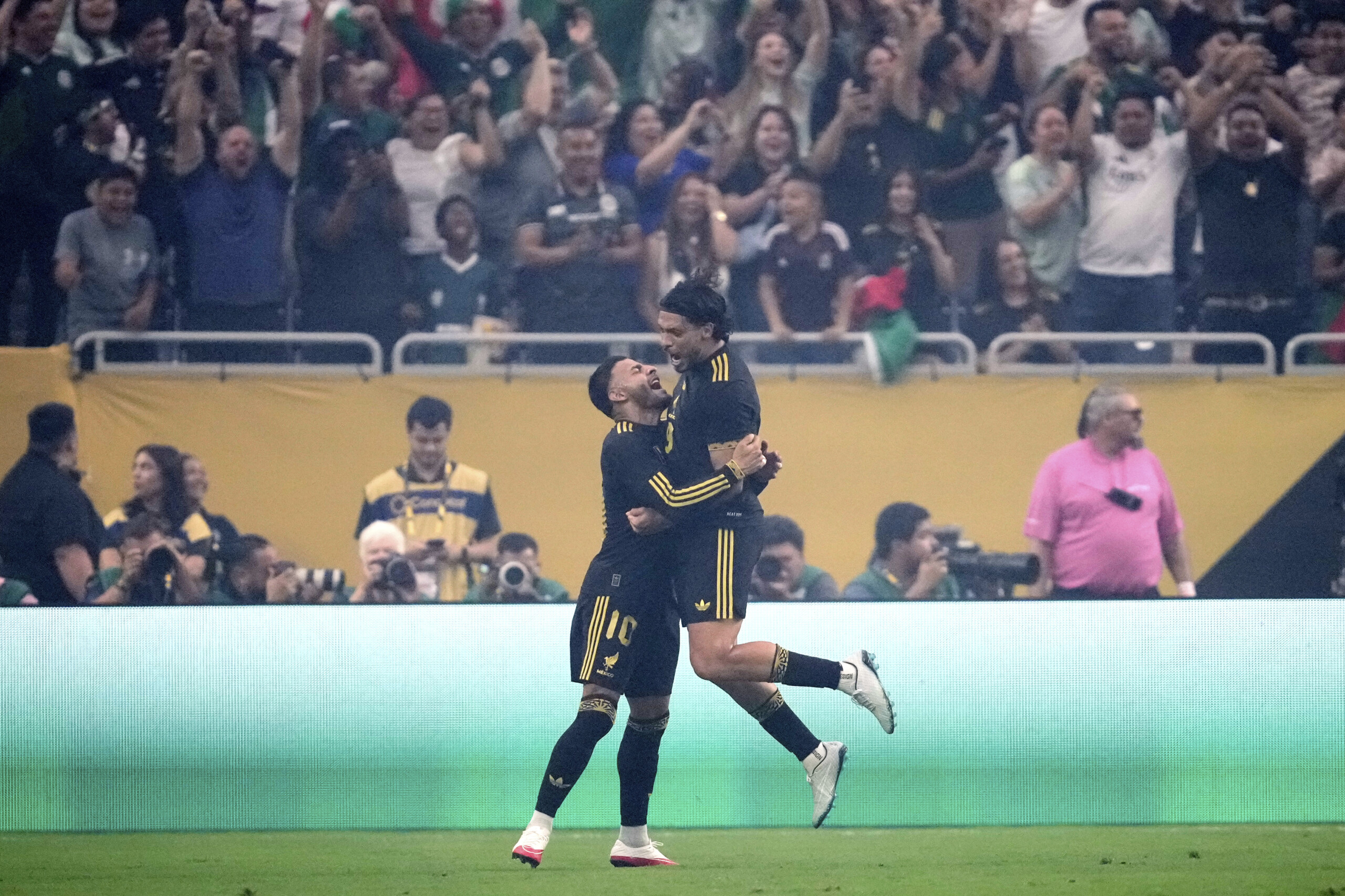football le mexique remporte la gold cup de la concacaf les etats unis battus 2 1 en finale scaled