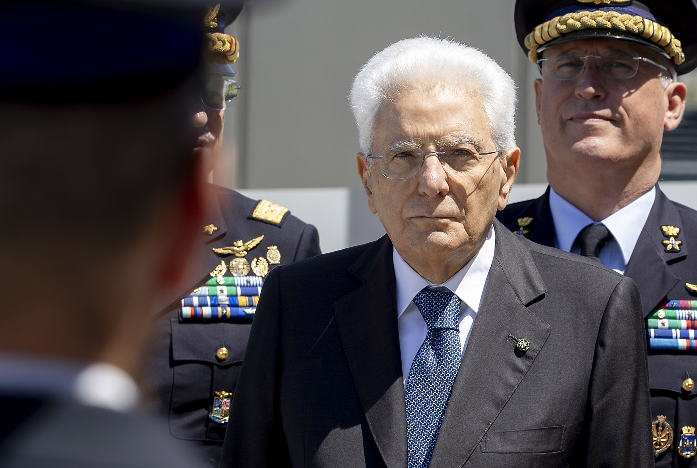 trentin mattarella depose une couronne de fleurs au cimetiere des victimes du massacre de stava