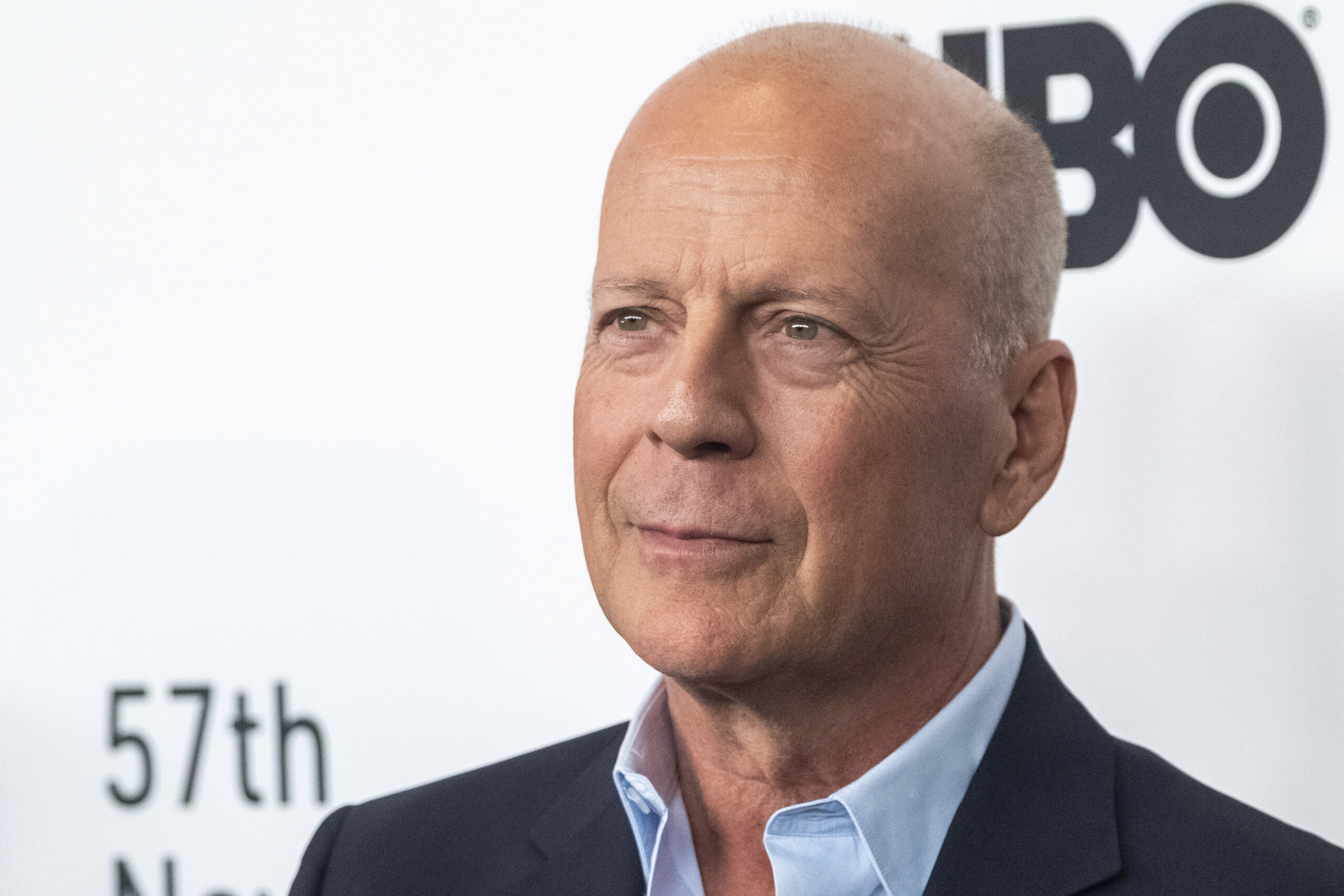 cinema letat de bruce willis se deteriore il ne parle plus scaled