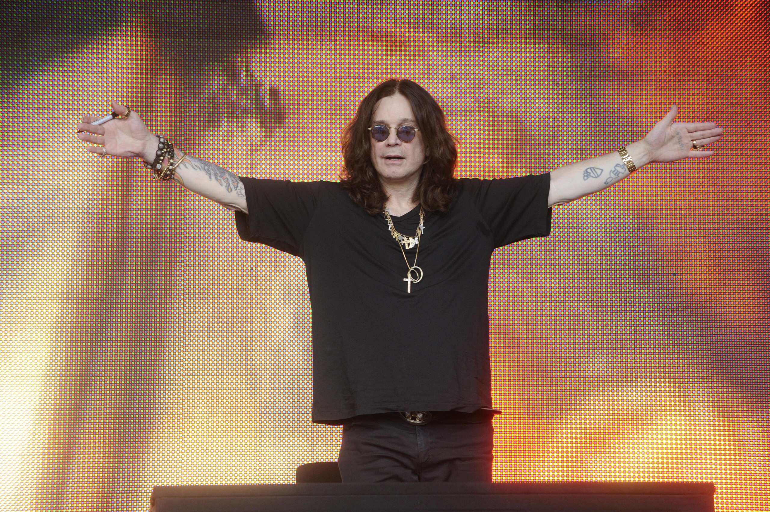 musique dalice cooper a billy idol des stars du rock rendent hommage a ozzy osbourne scaled