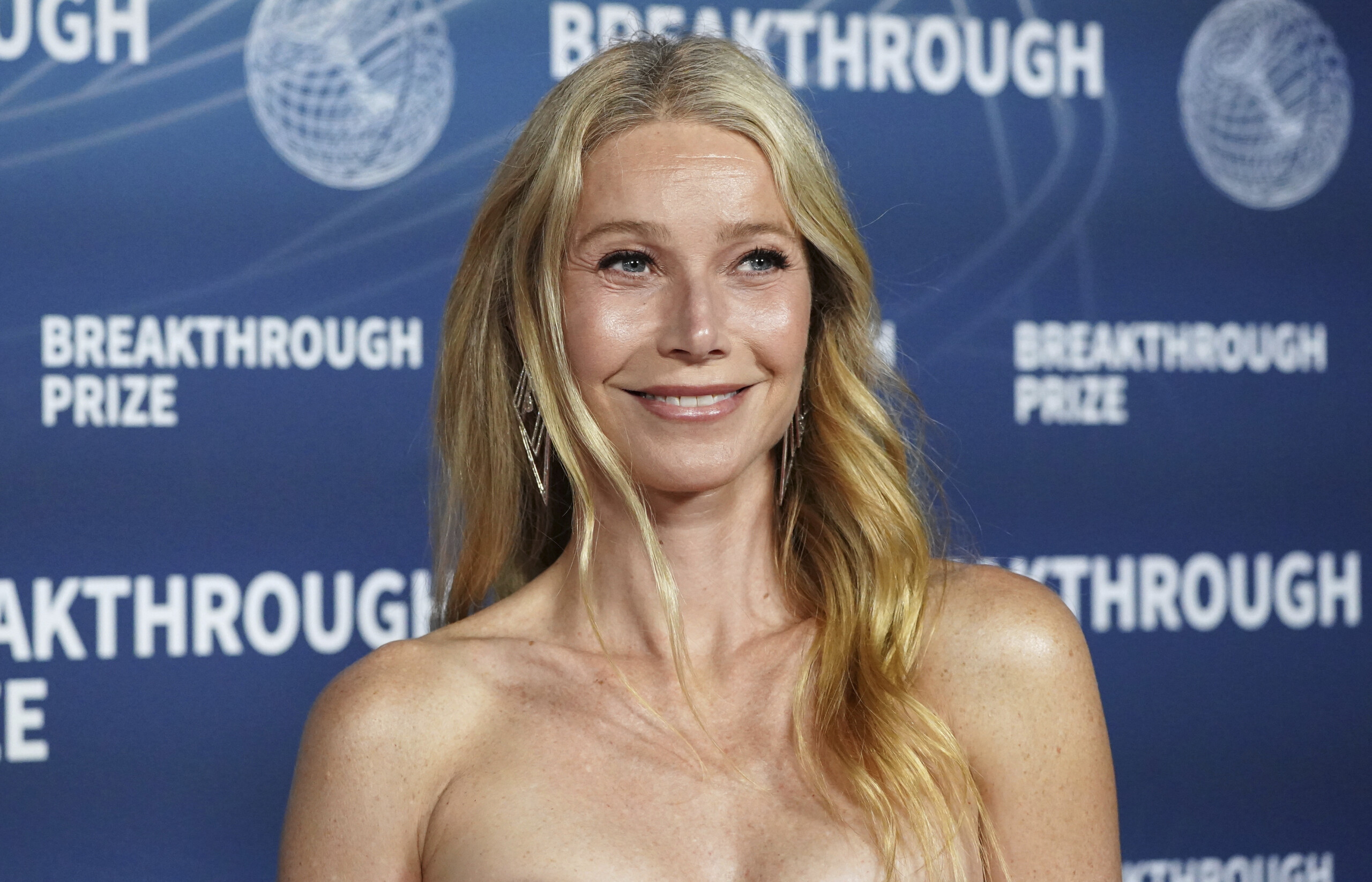 gwyneth paltrow nouvelle egerie dastronomer apres avoir ete surprise en couple lors dun concert de coldplay scaled