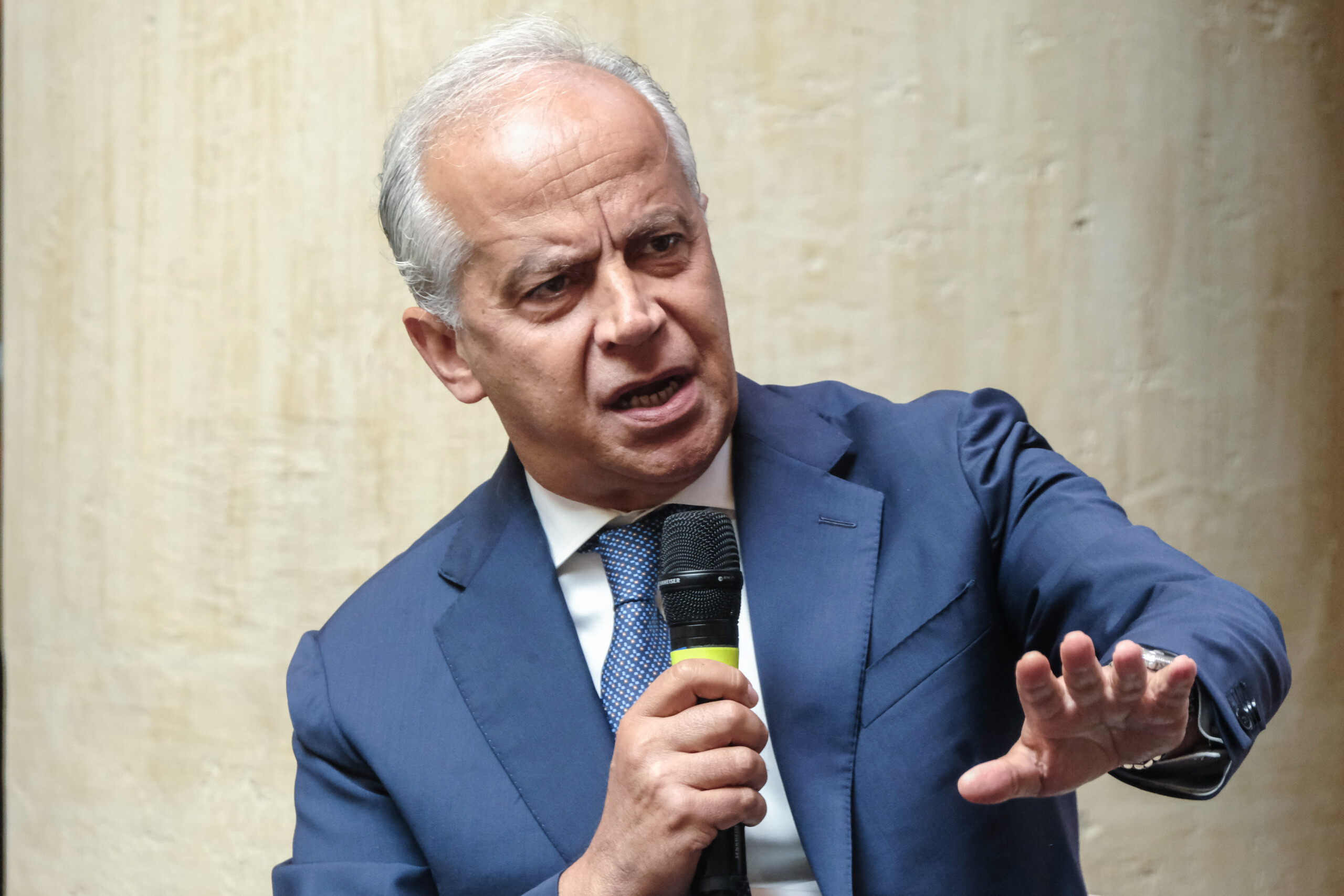 affaire almasri sources du ministere de linterieur aucune notification recue par piantedosi du tribunal des ministres scaled