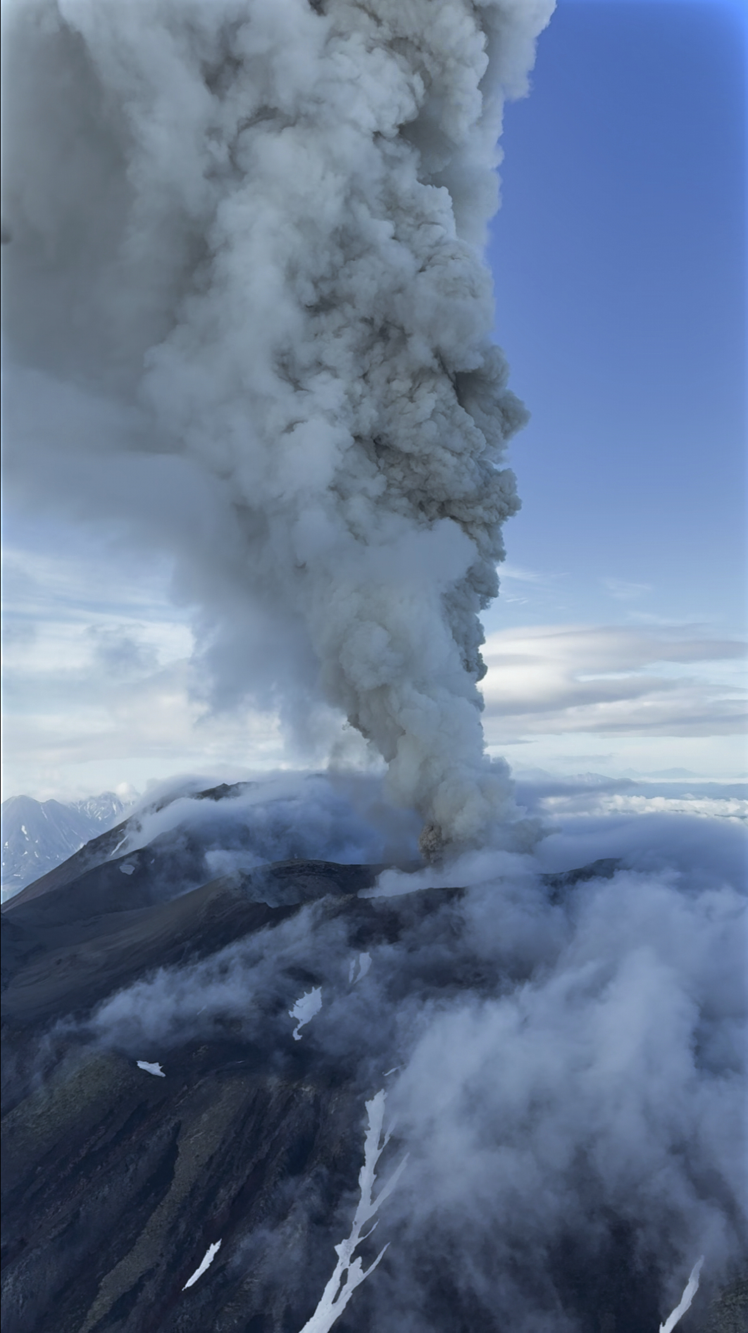 russie eruption du volcan krasheninnikov une premiere depuis des centaines dannees