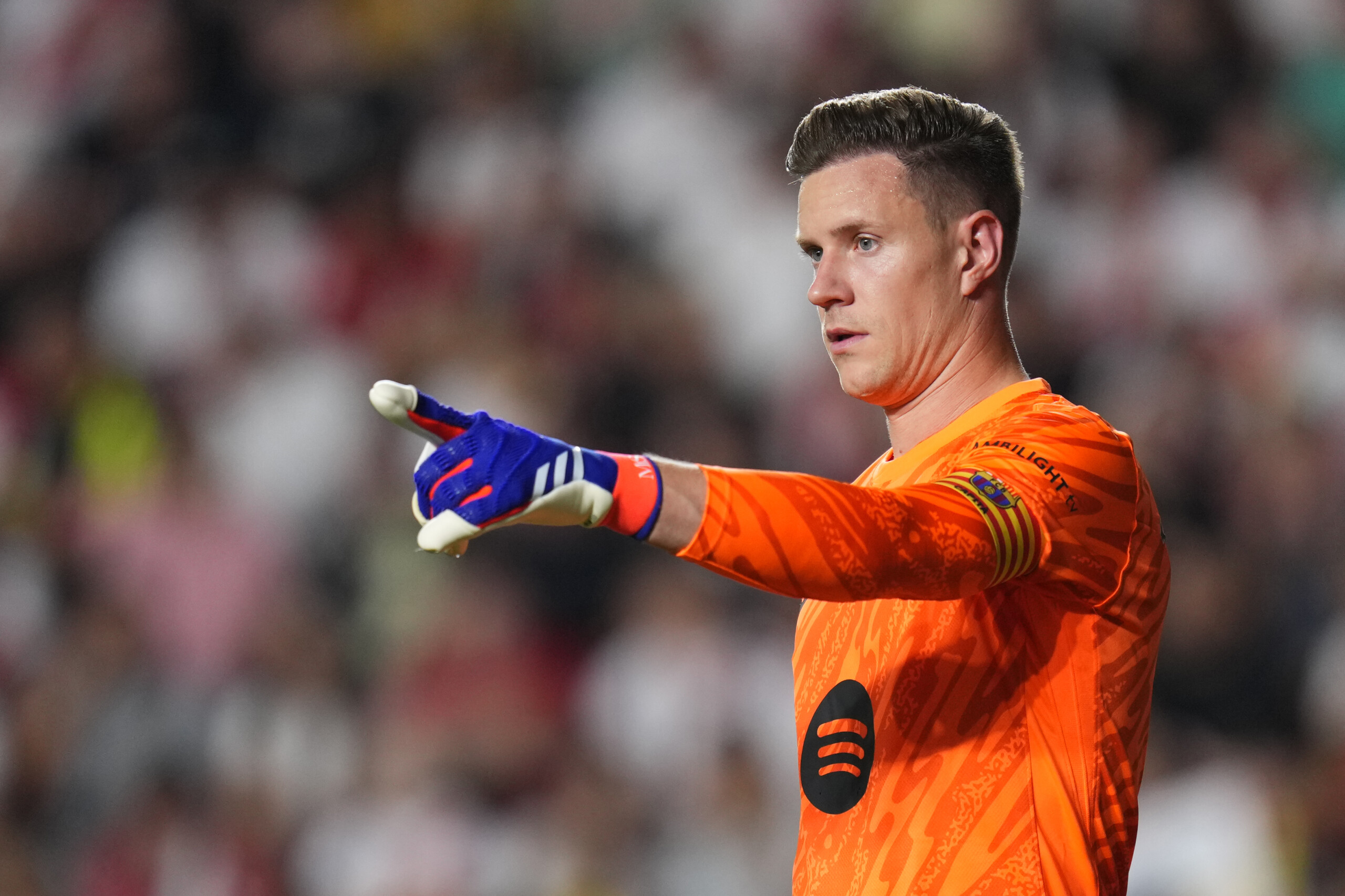 barcelone ter stegen ne signe pas le rapport medical le club lui retire le brassard de capitaine scaled