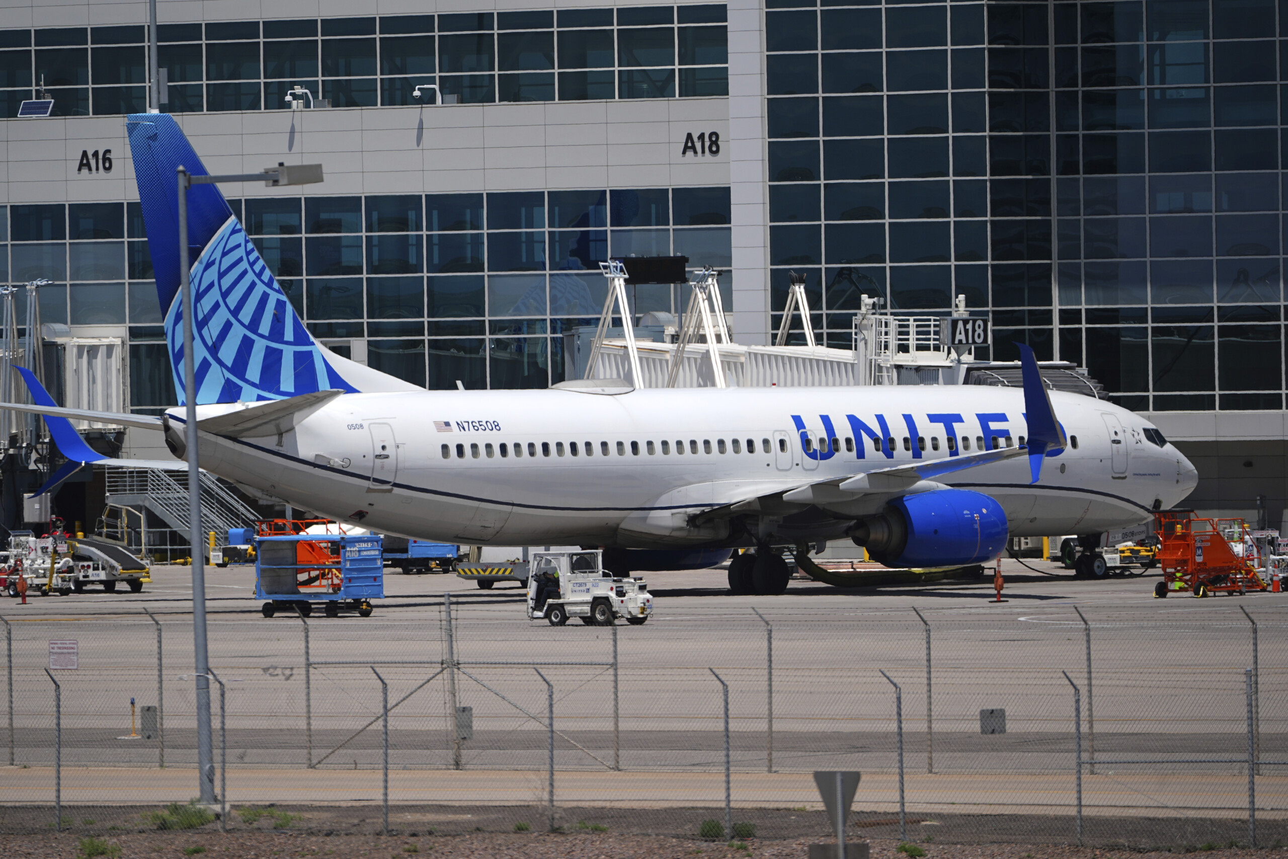 etats unis plus de mille vols united airlines retardes en raison dun probleme technique scaled