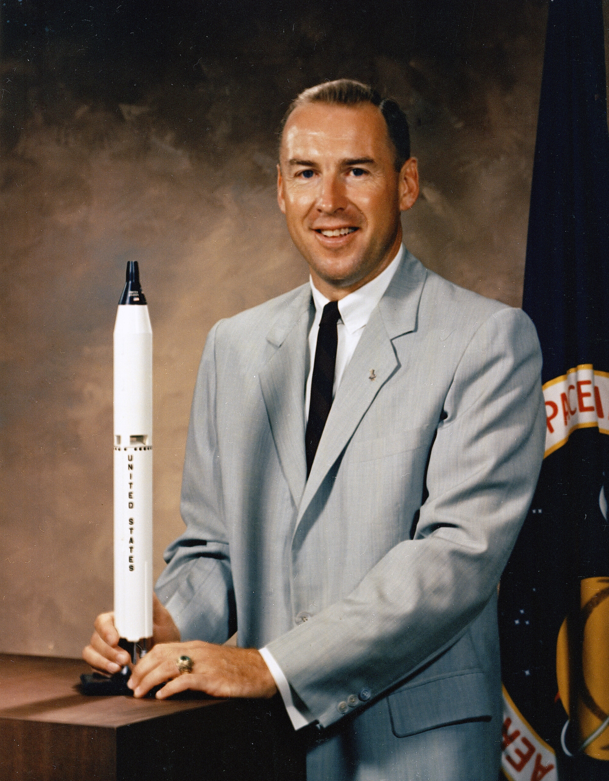 espace james lovell qui a dirige la mission apollo 13 est decede a lage de 97 ans scaled
