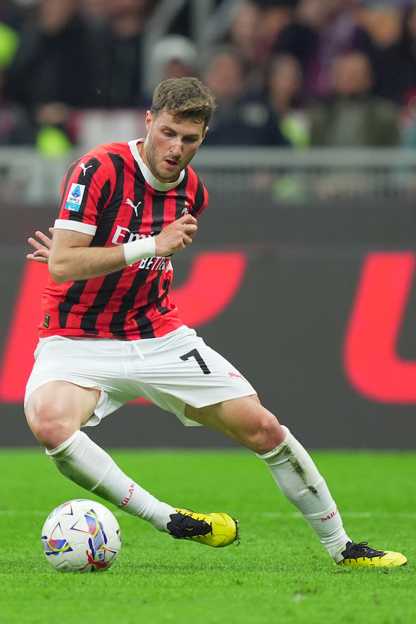 le but de gimenez ne suffit pas au milan 1 1 en match amical contre leeds scaled