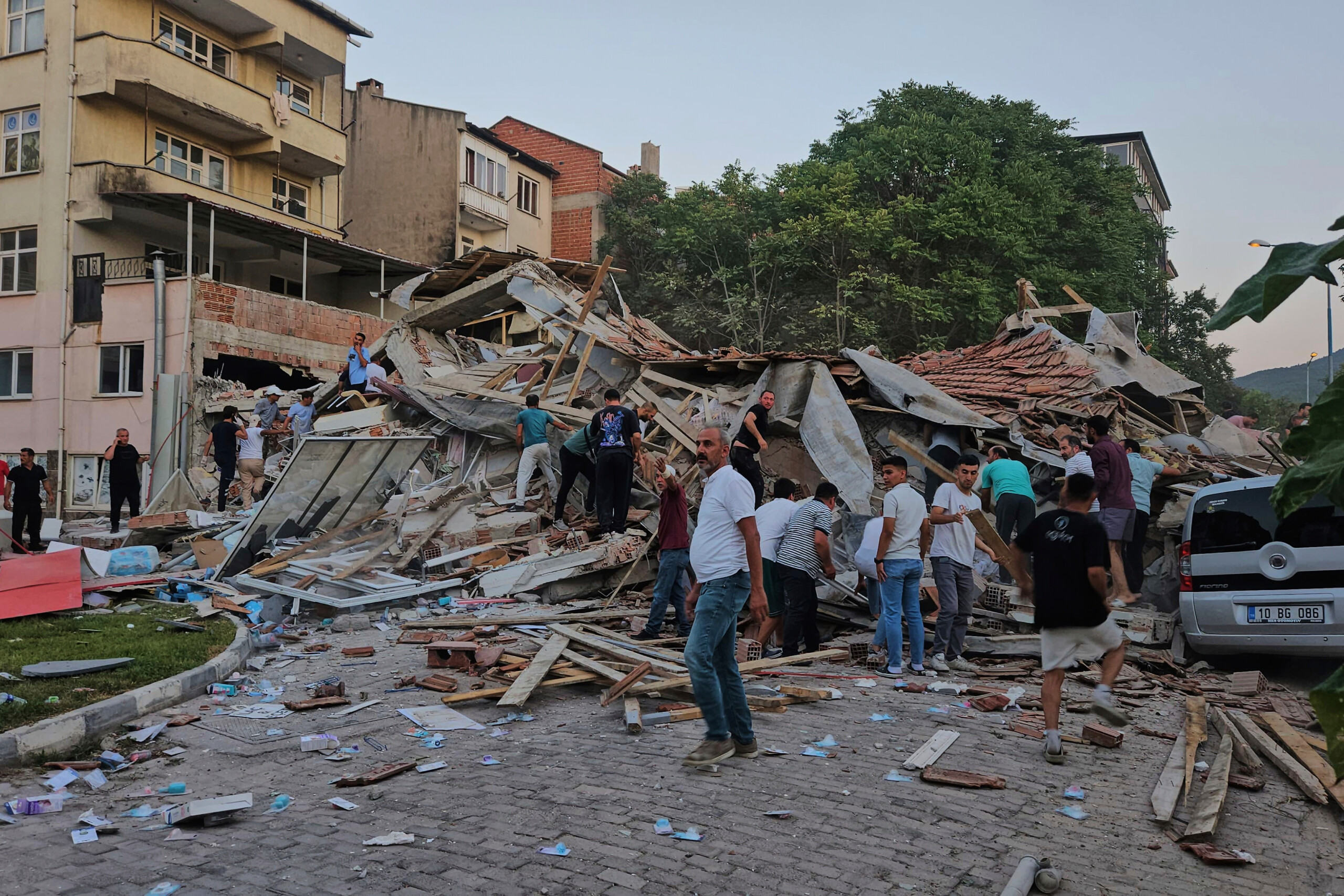 seisme en turquie un mort et 29 blesses apres un tremblement de terre de magnitude 61 scaled