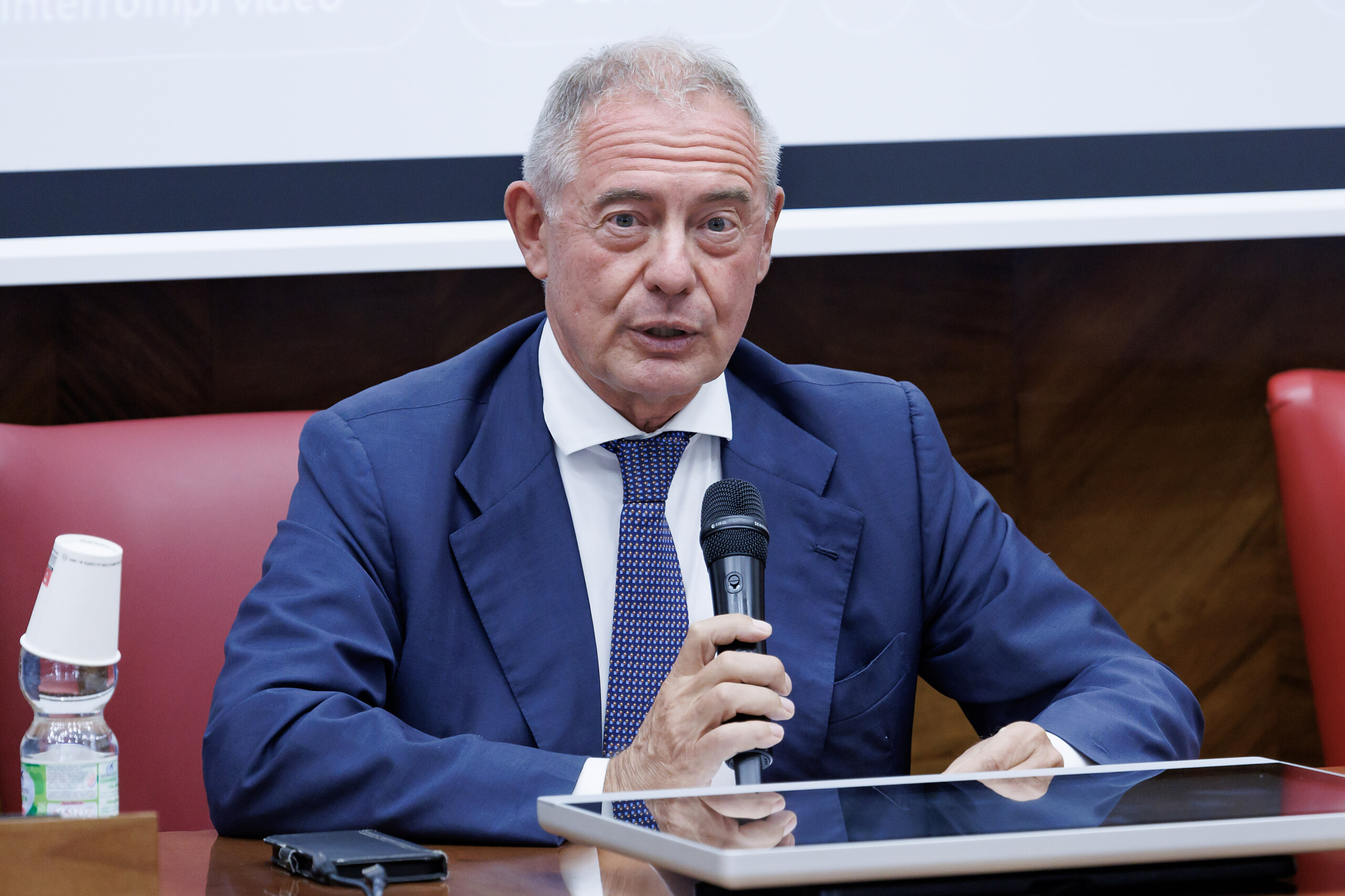 ex ilva urso la responsabilite a prevalu tournant pour encourager les investisseurs scaled