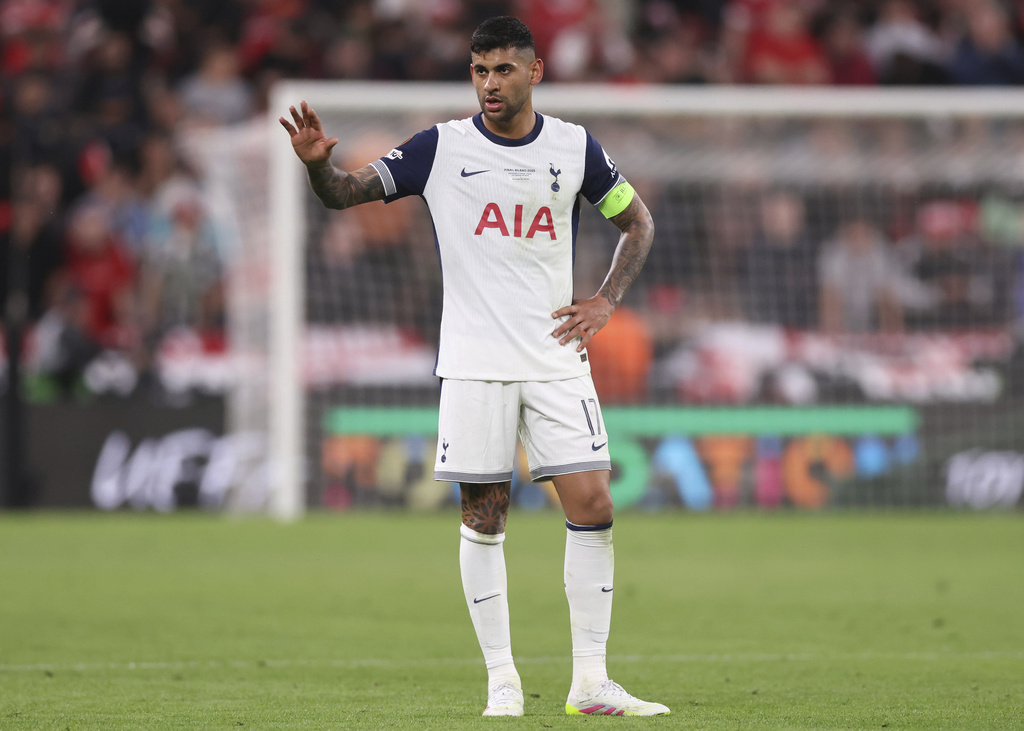 tottenham romero nouveau capitaine apres le depart de son