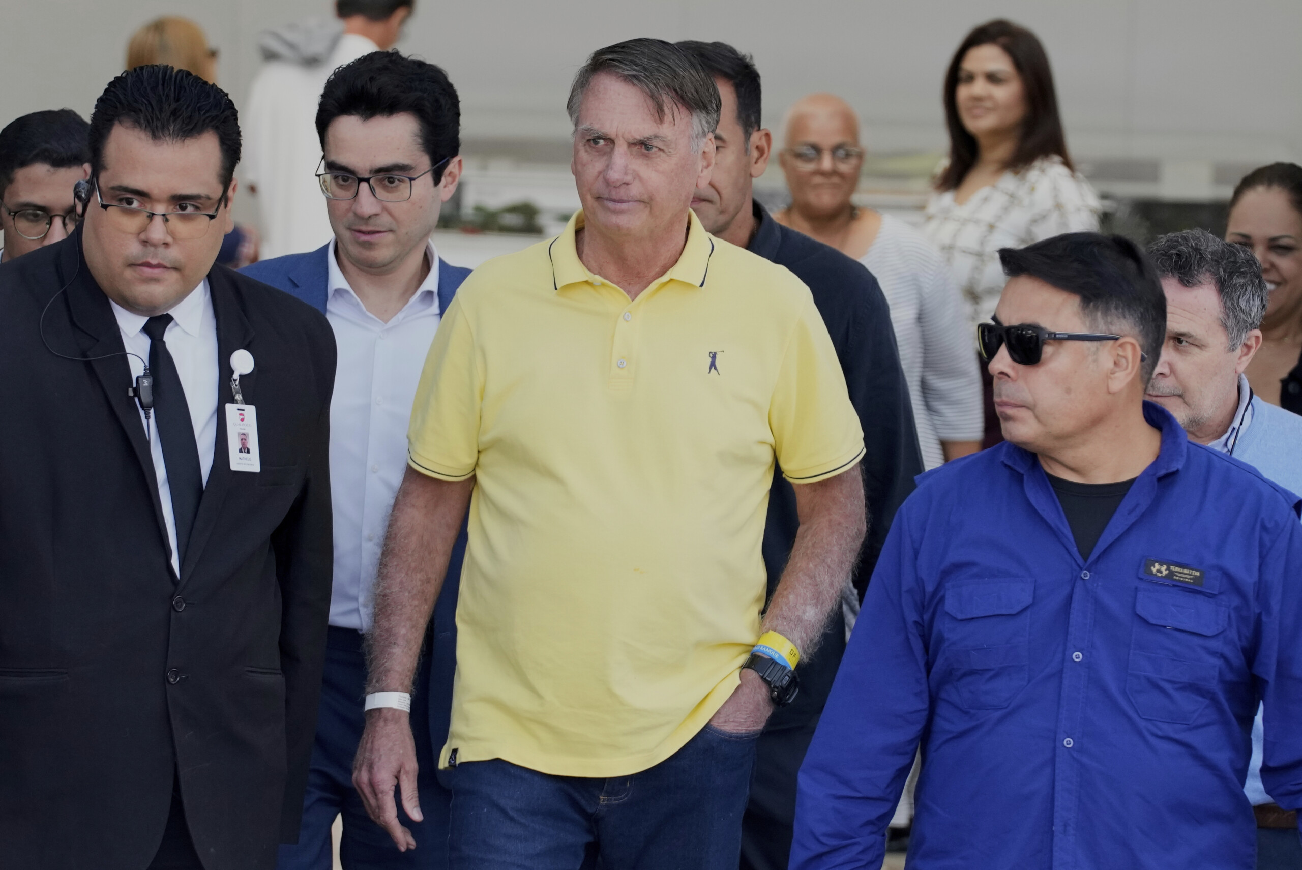 bresil bolsonaro sort de son assignation a residence pour se faire soigner verdict en septembre scaled