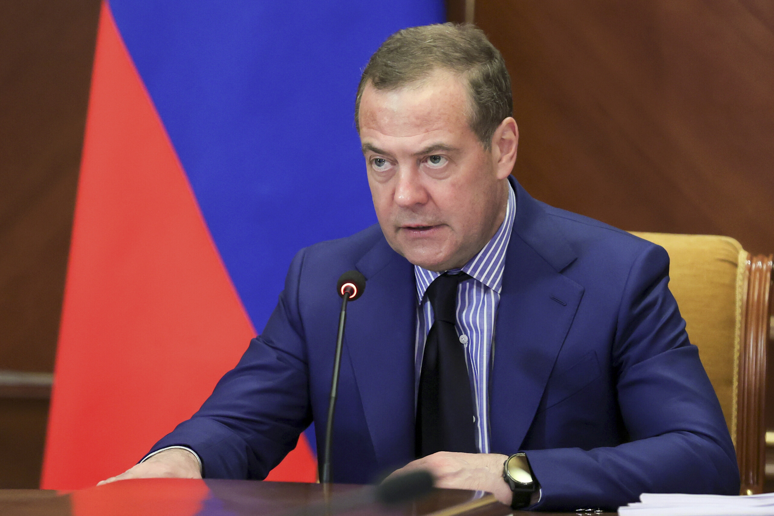 ukraine medvedev la russie nacceptera pas les troupes de lotan comme garantie de securite scaled