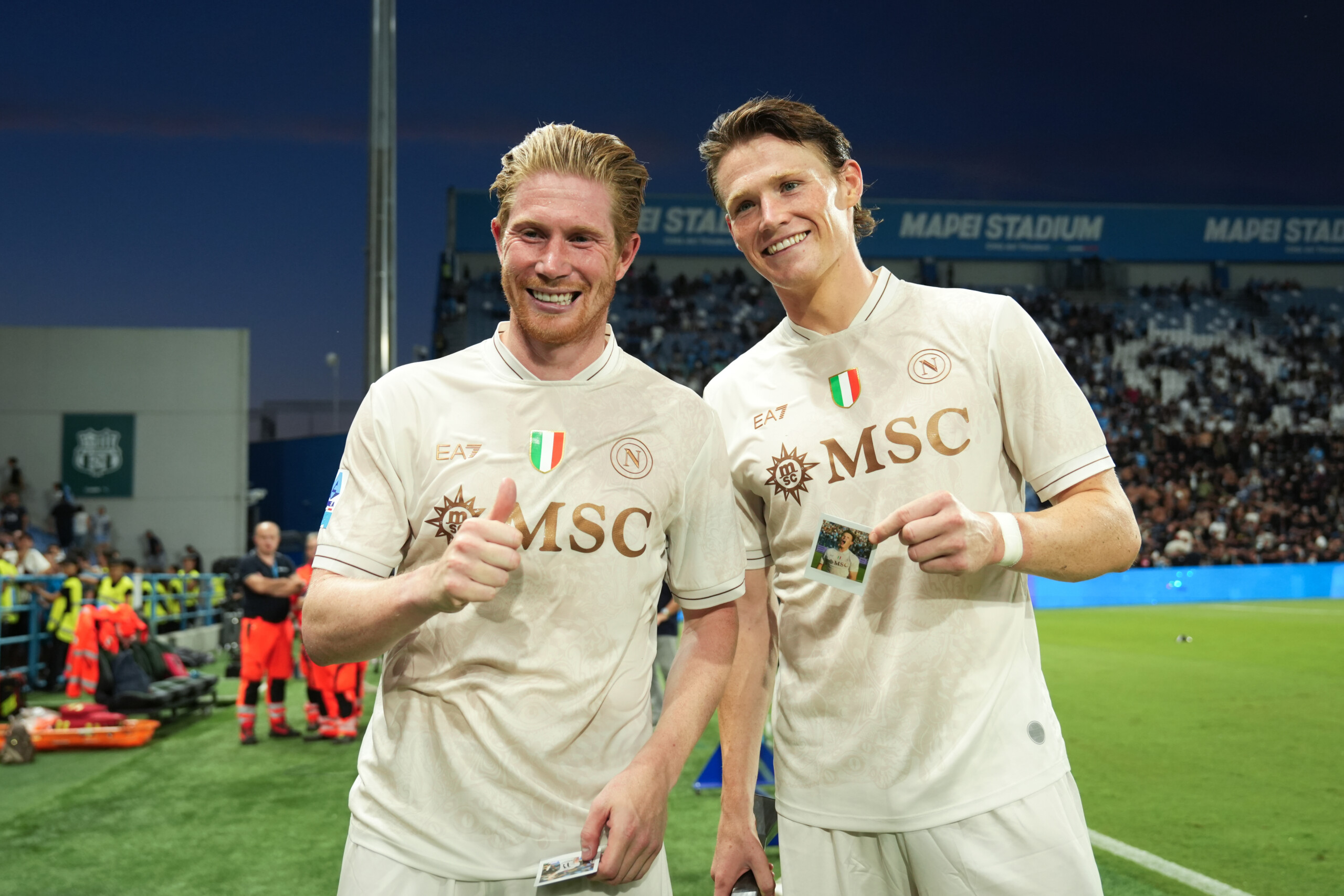 football de bruyne et mc tominay cest agreable de commencer ainsi scaled