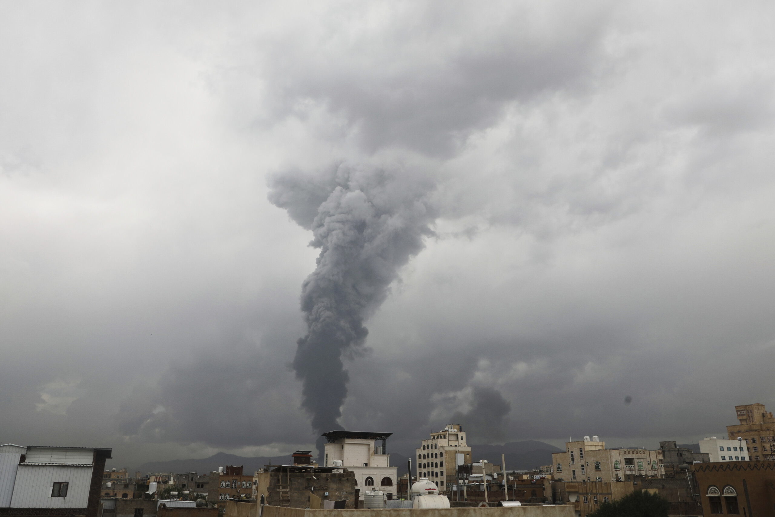 moyen orient houthis six morts et 86 blesses dans des raids israeliens a sanaa scaled