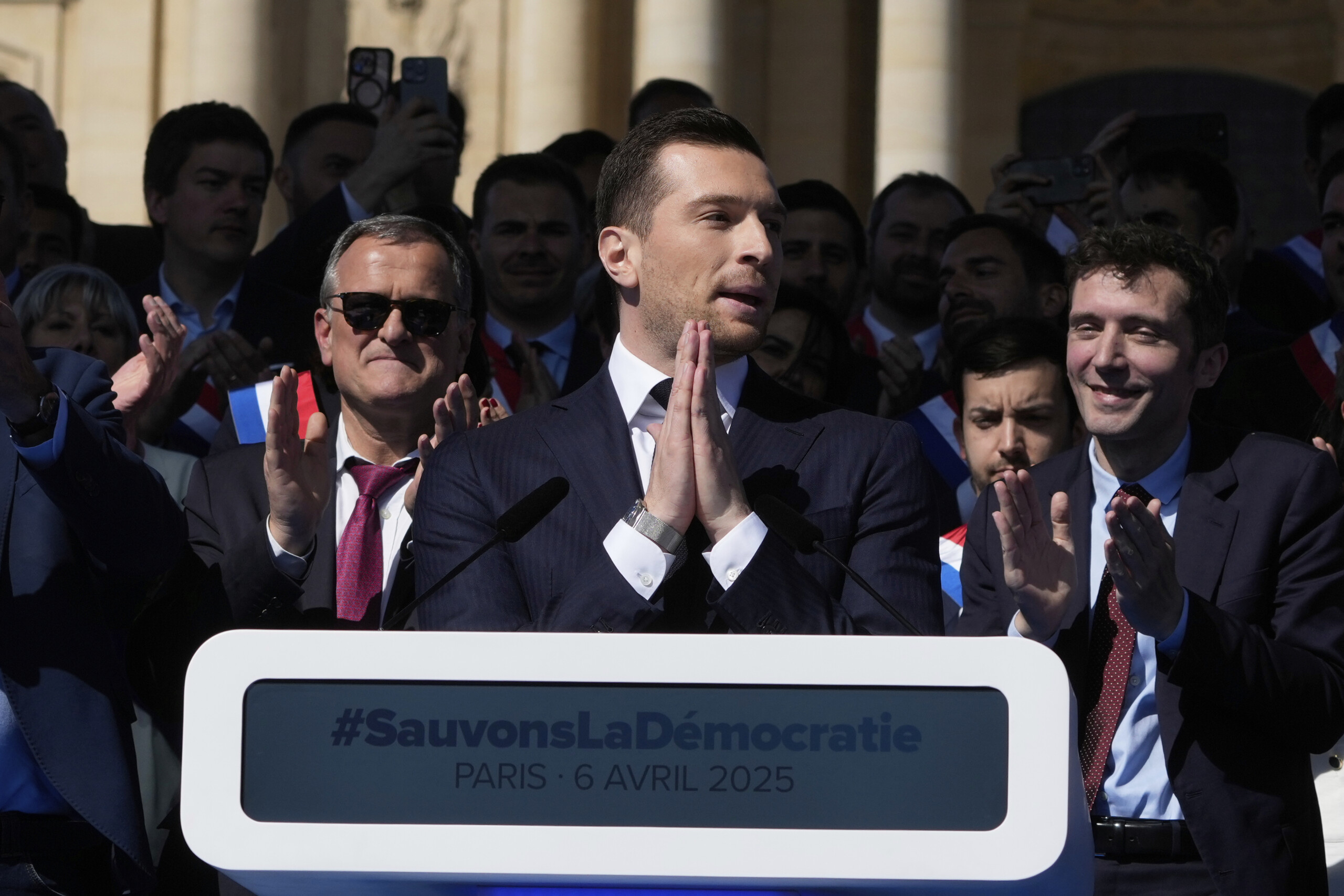 france bardella macron doit dissoudre le parlement ou demissionner scaled