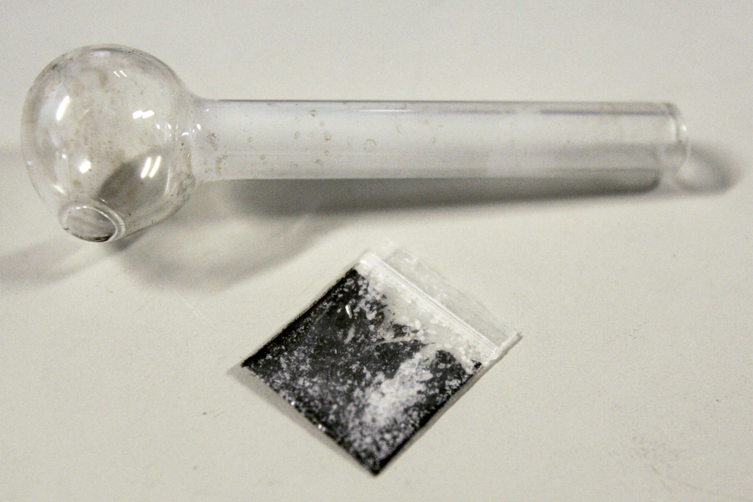 bologne la municipalite distribuera gratuitement des pipes a crack afin den reduire la consommation scaled