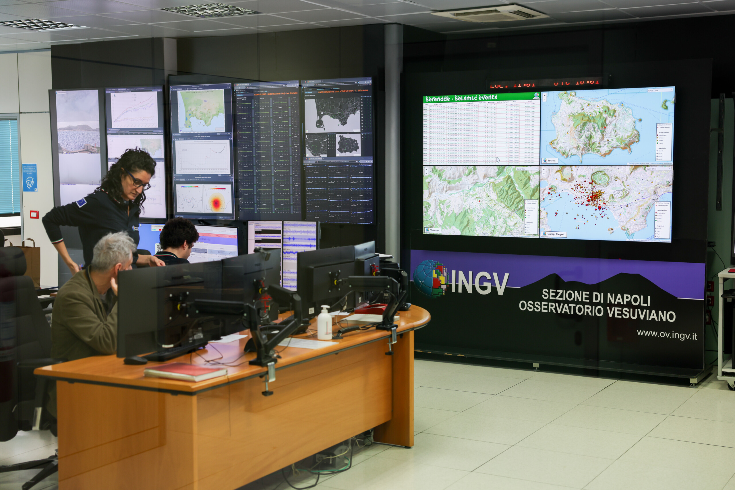 Campi Flegrei : essaim sismique en cours, 119 tremblements de terre détectés en 24 heures 1 campi flegrei essaim sismique en cours 119 tremblements de terre detectes en 24 heures scaled