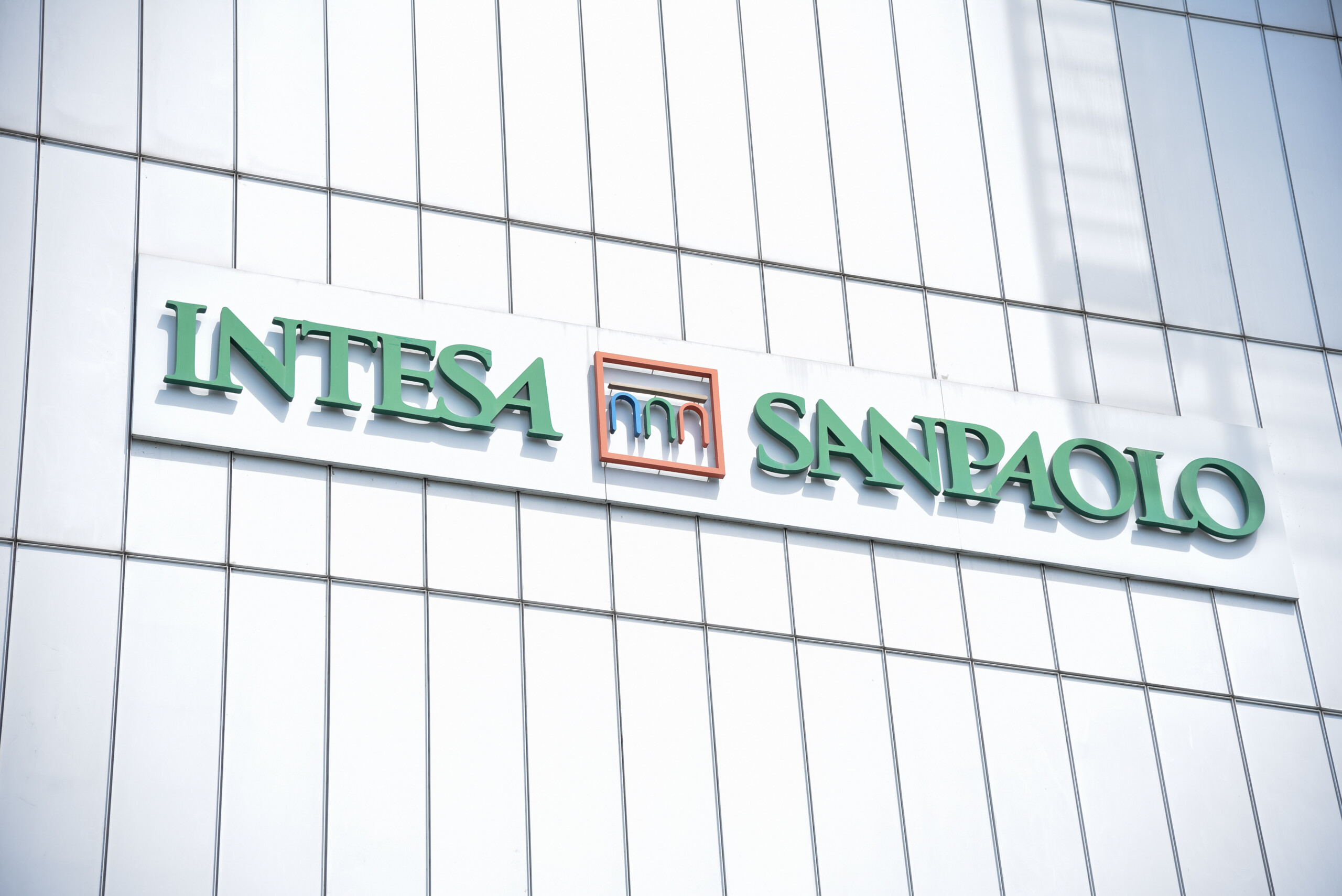 intesa sp imi cib renforce son engagement en faveur de la formation des jeunes en italie et a letranger scaled