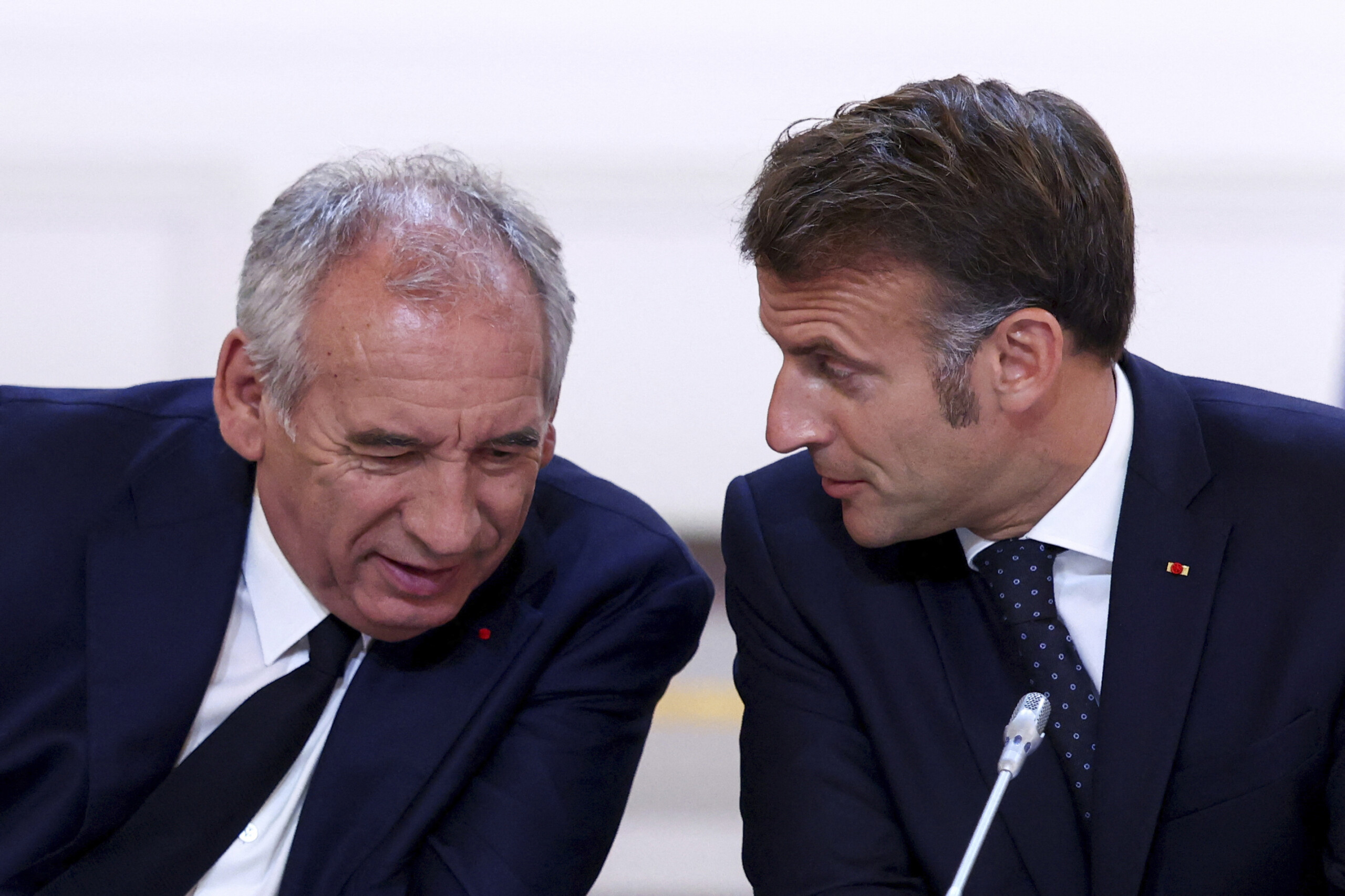 france macron appelle a une mobilisation totale pour bayrou scaled