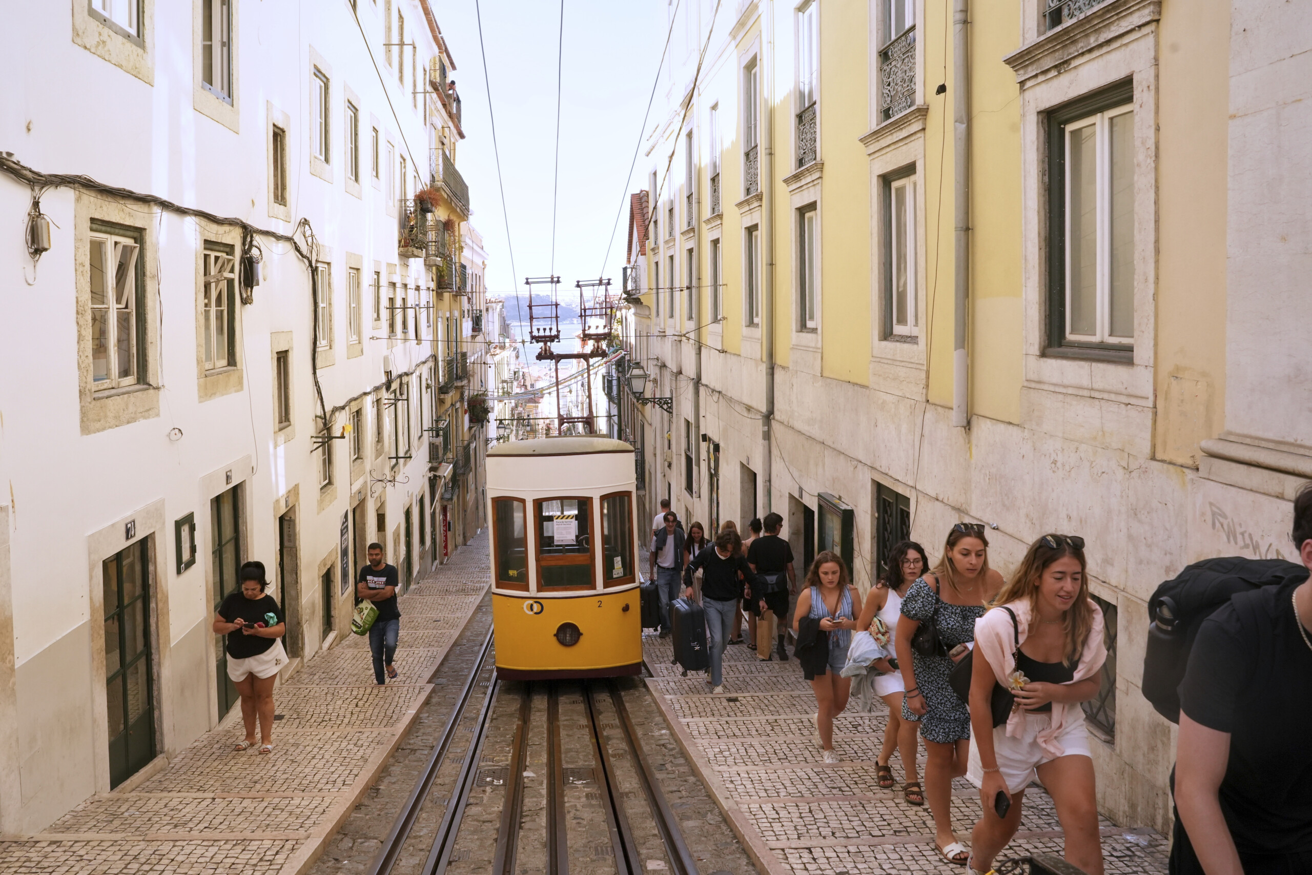 portugal suspension de trois funiculaires a lisbonne apres un accident scaled
