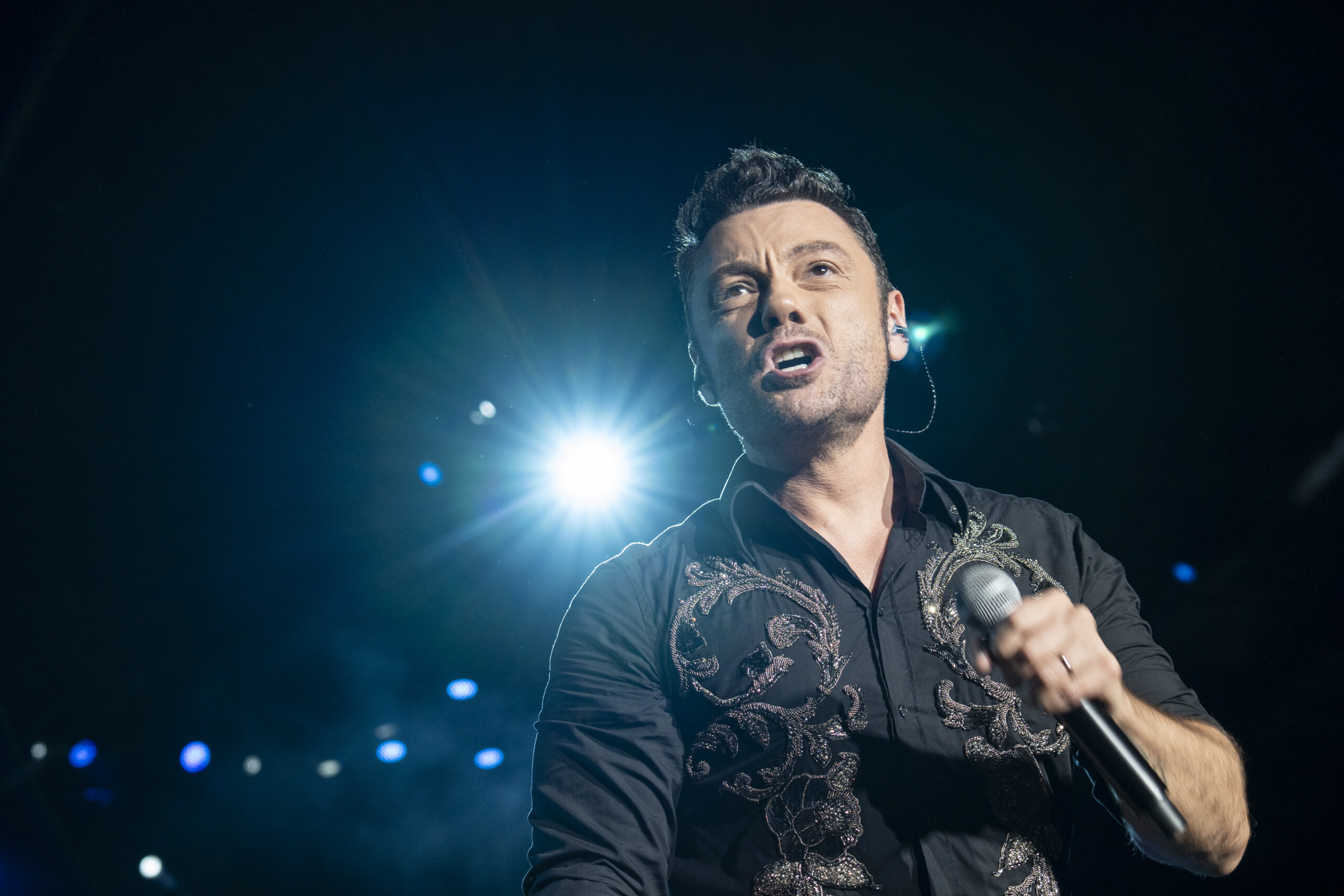 musique le retour de tiziano ferro avec le single cuore rotto scaled