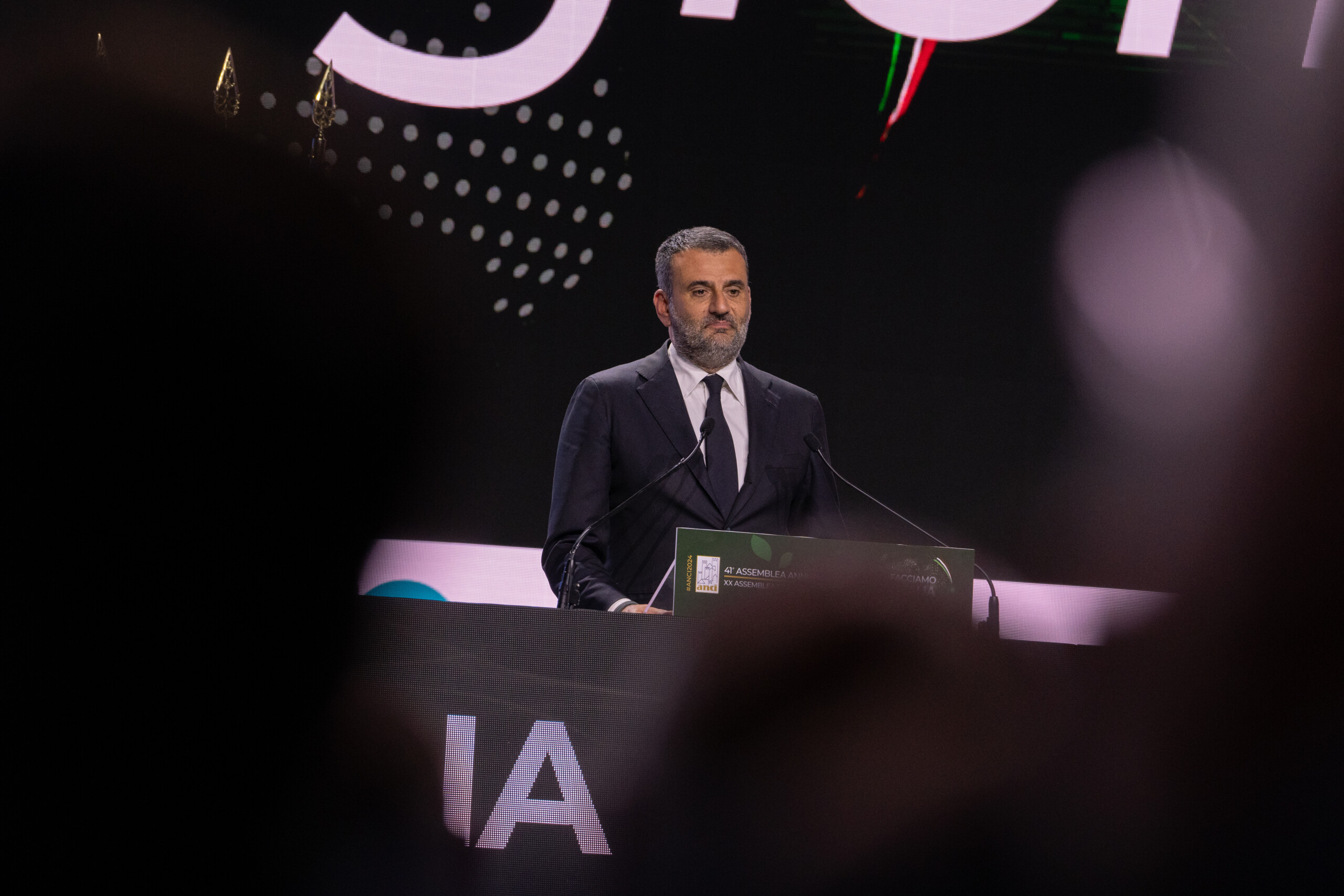 pouilles decaro sapprete a donner son feu vert a la candidature vendola reste dans la course scaled