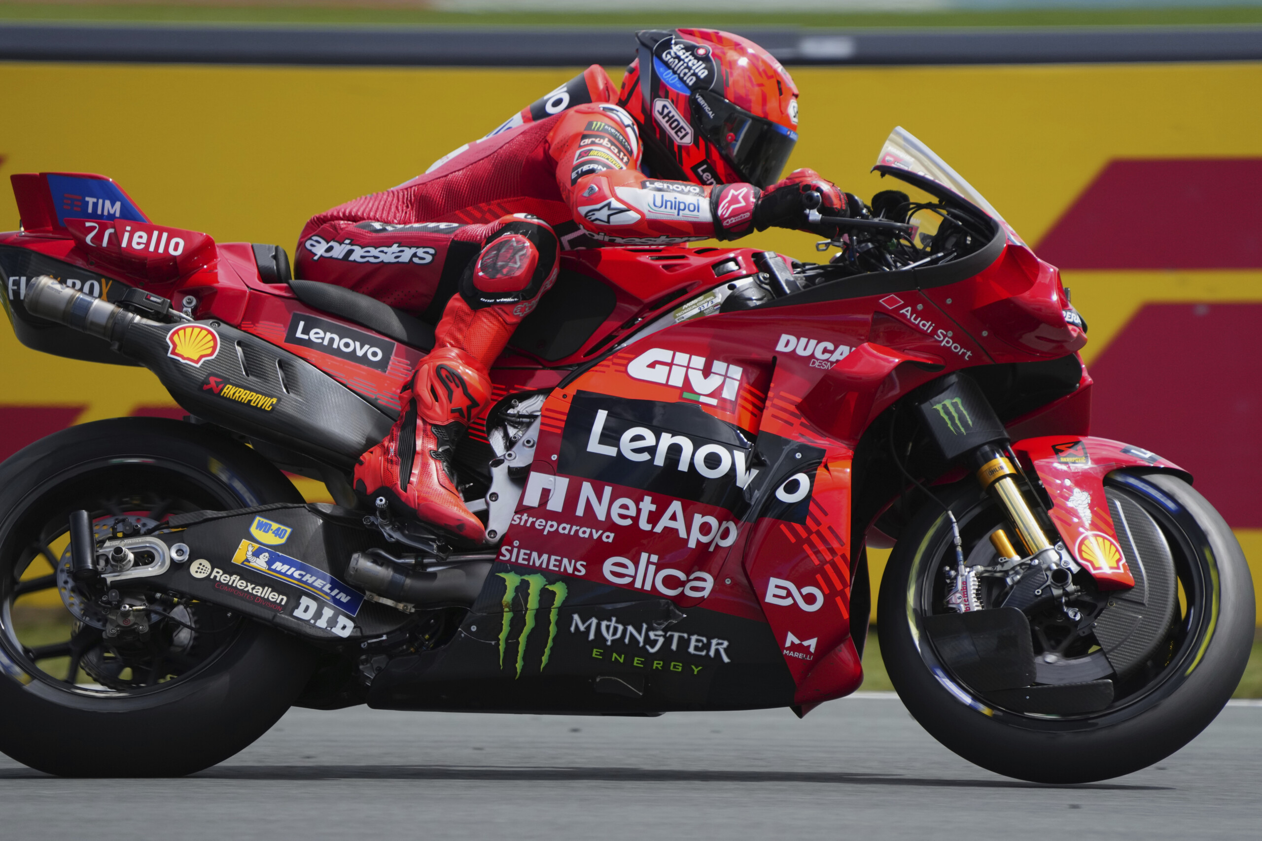 motogp marc marquez remporte la course sprint en catalogne bagnaia 14e scaled