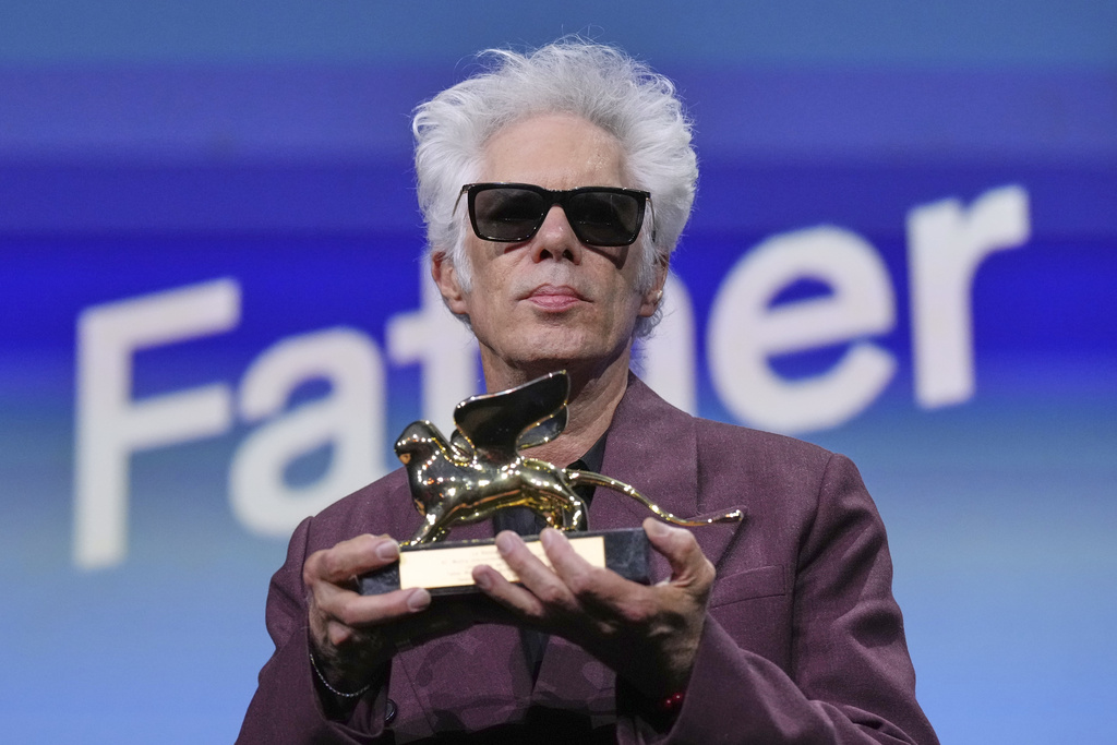 venise 82 father mother sister brother de jarmusch remporte le lion dor du meilleur film
