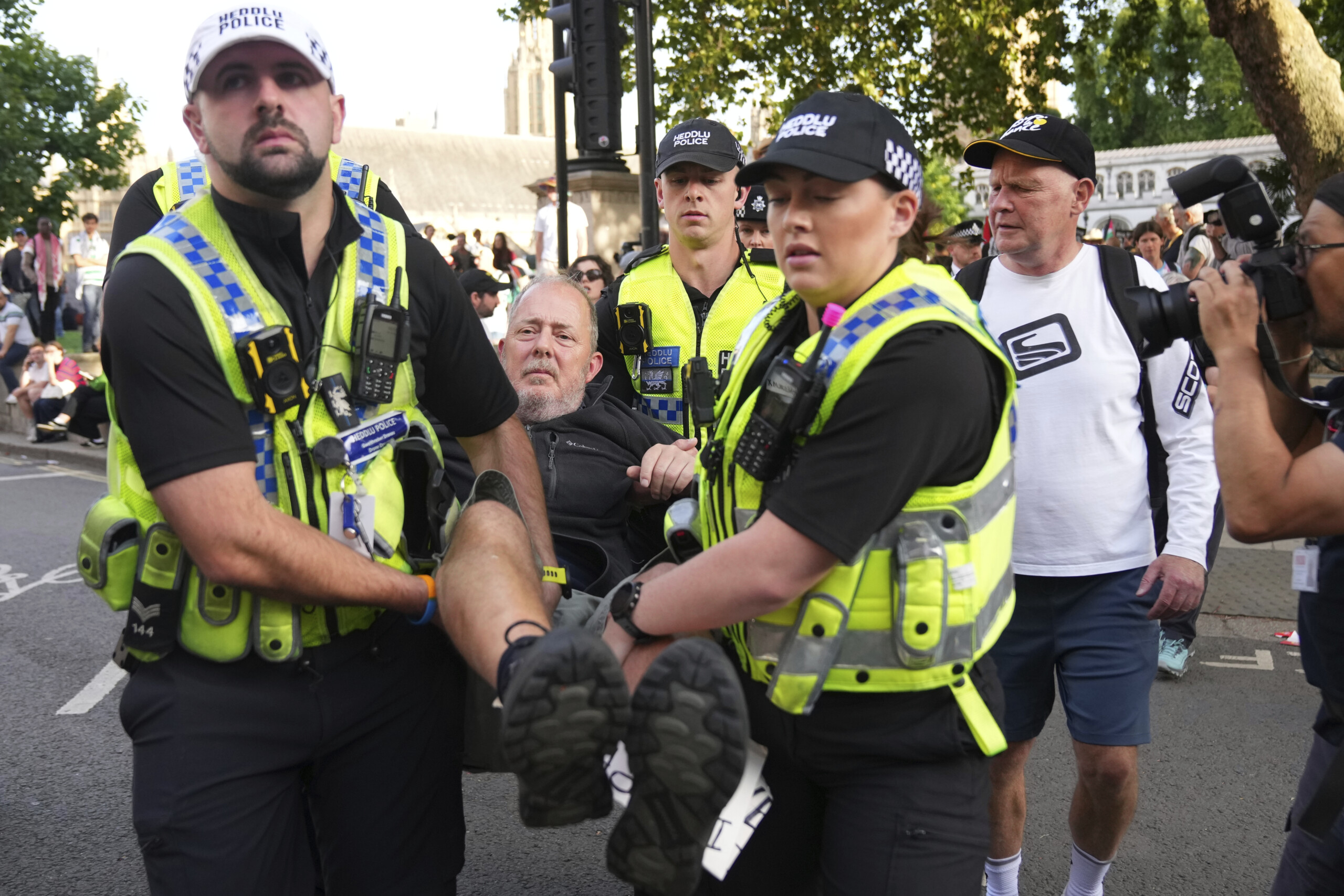 gaza plus de 400 arrestations a londres lors du cortege palestine action scaled