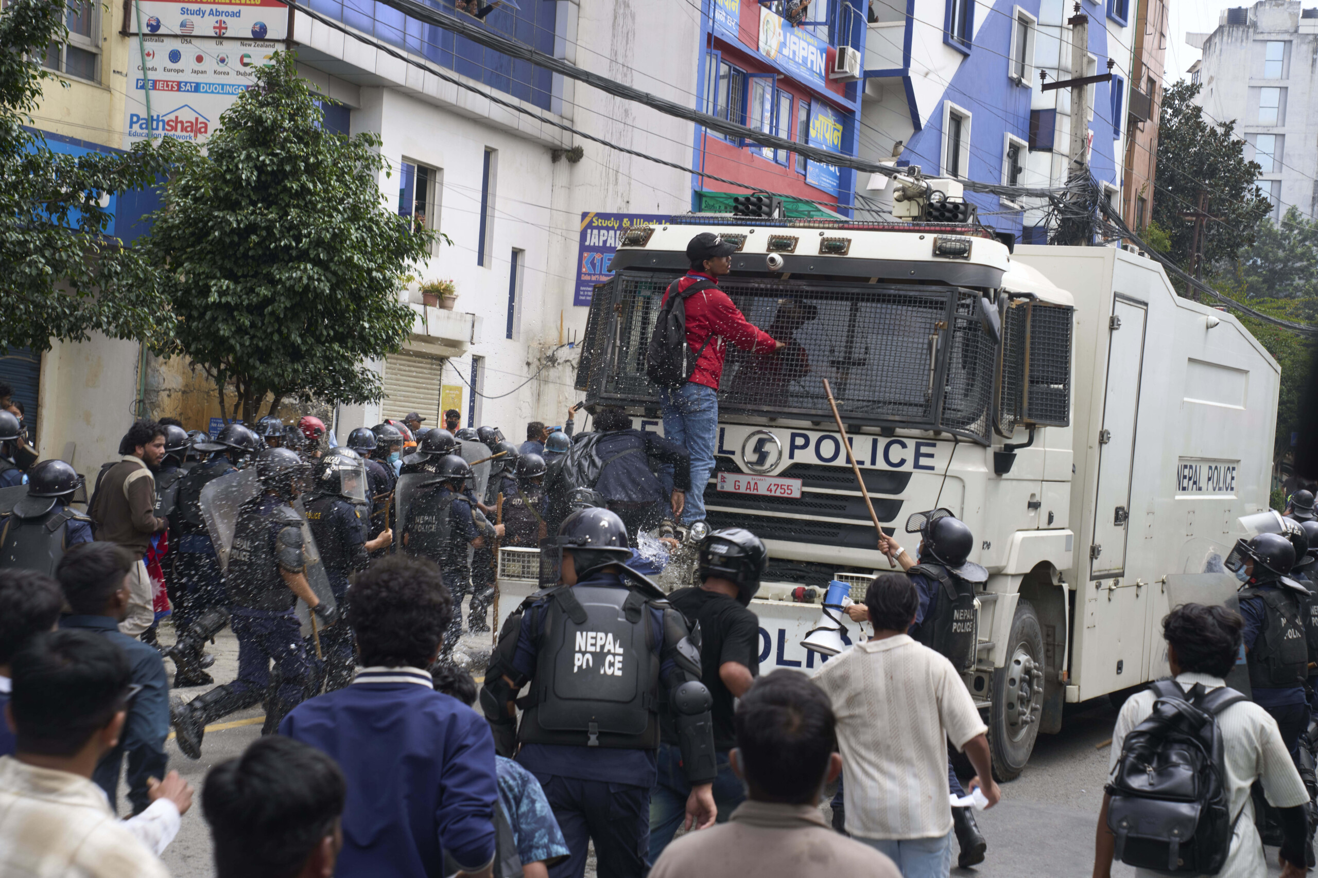 nepal au moins 17 morts a katmandou lors dune manifestation contre le blocage des reseaux sociaux scaled