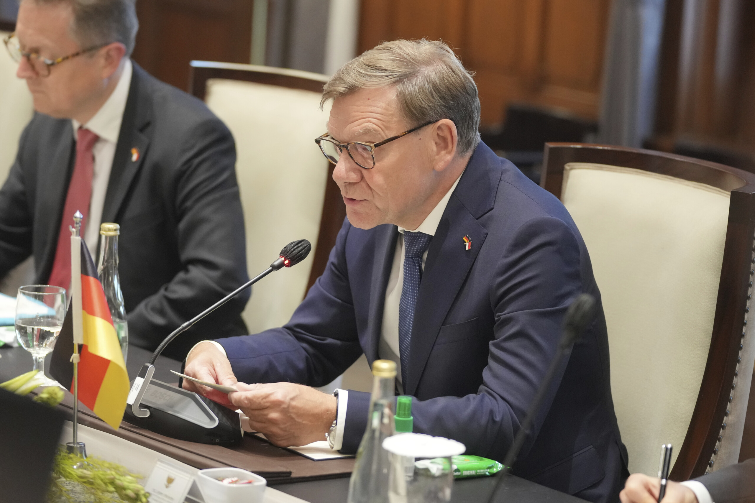 ukraine berlin lallemagne contribuera a garantir la securite de kiev scaled