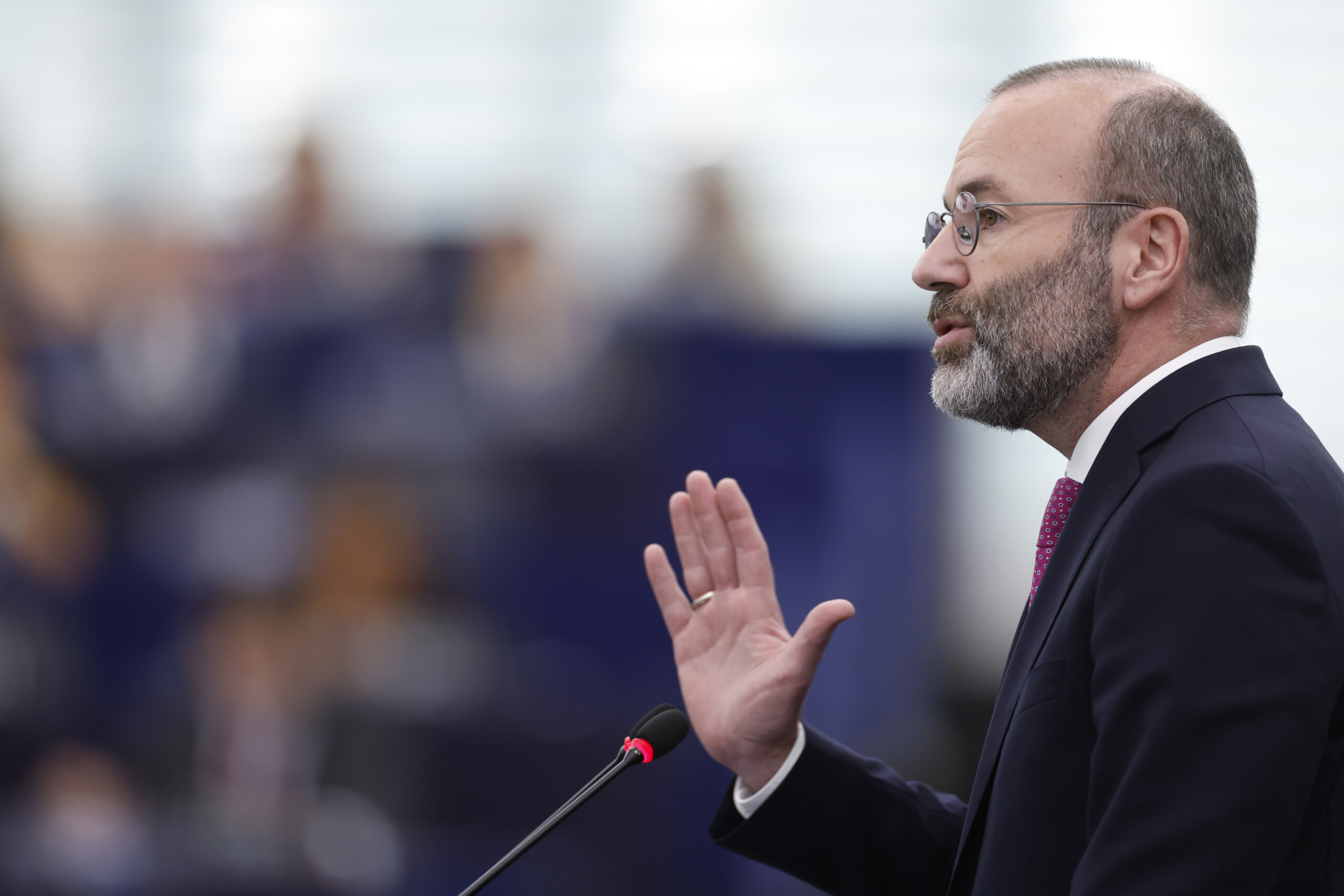 automobile weber ppe revoir linterdiction des moteurs thermiques scaled