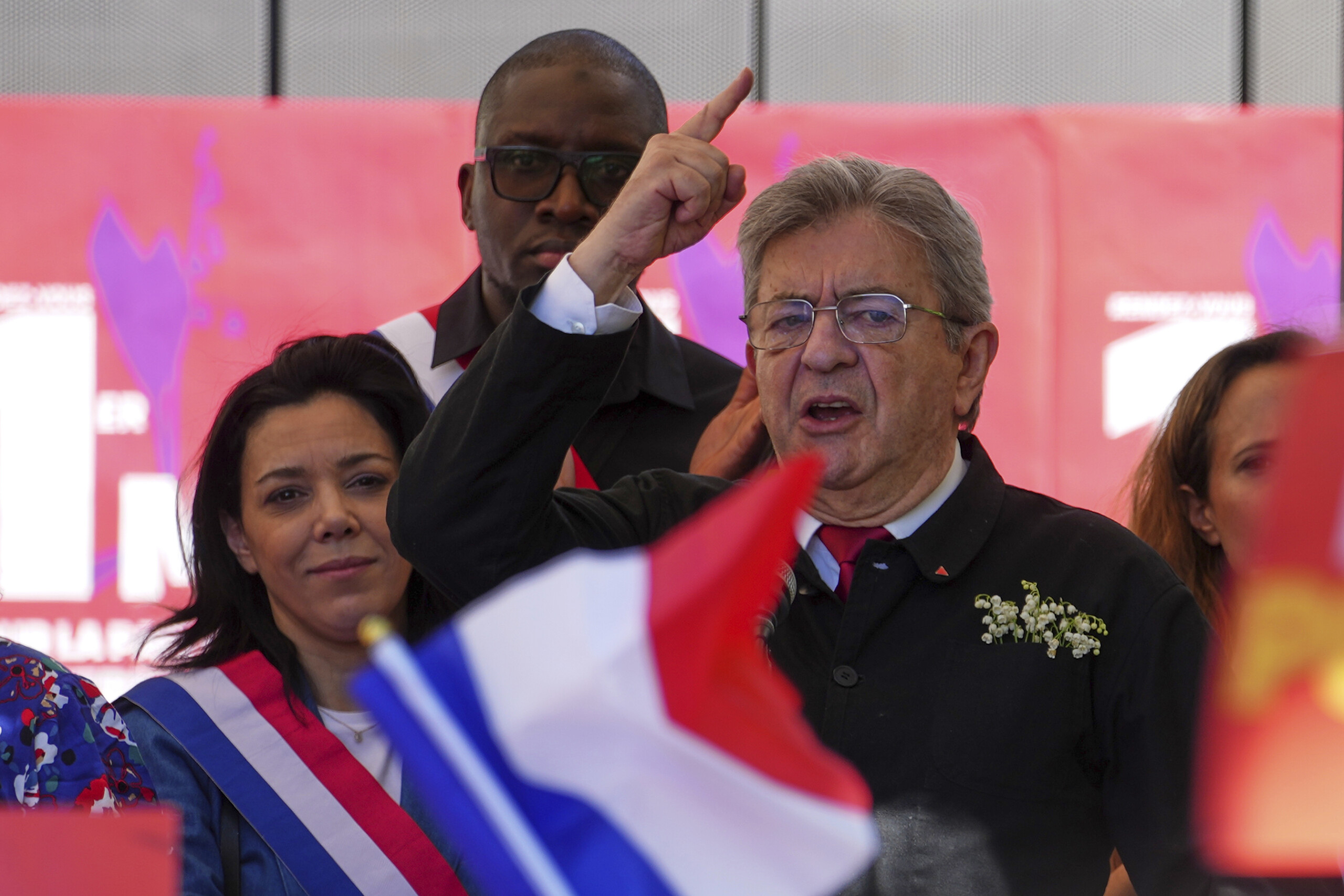 france melenchon seule la demission de macron mettra fin a cette triste comedie scaled