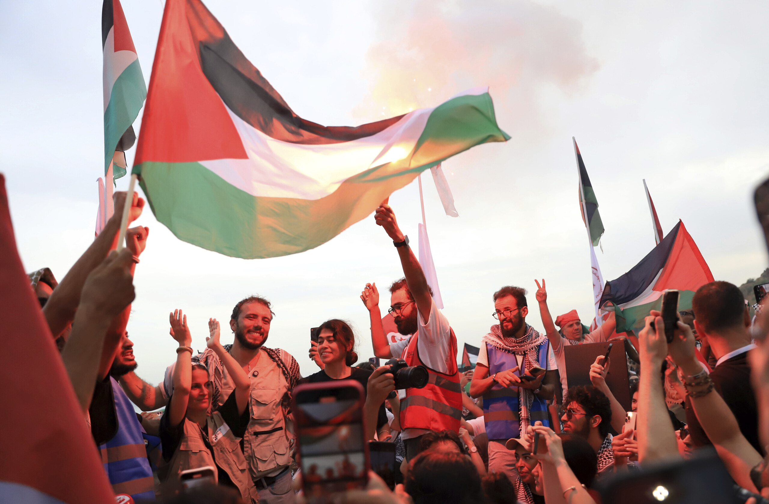 gaza activistes flotilla la mission continue le monde et la loi sont avec nous scaled