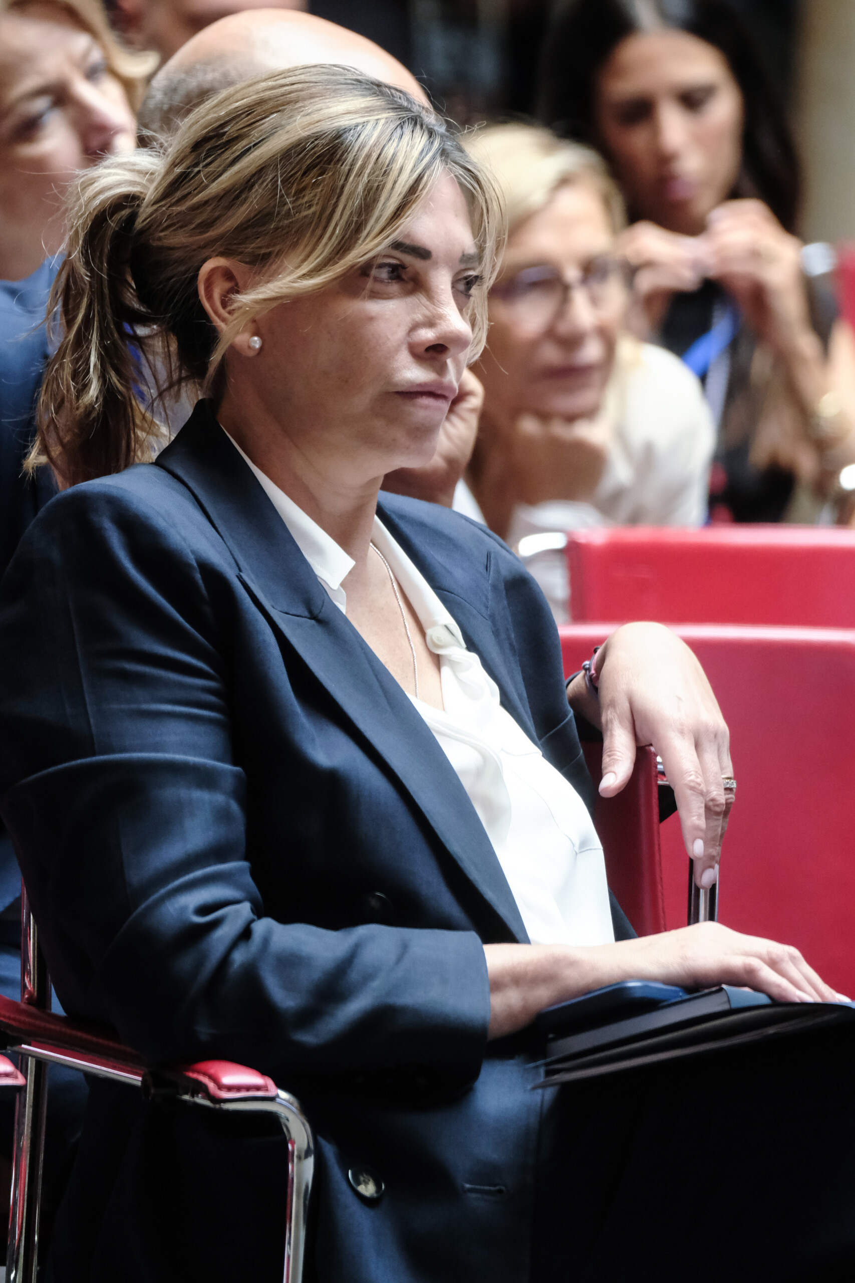 affaire almasri la droite demande une verification sur bartolozzi possible recours devant la cour constitutionnelle scaled
