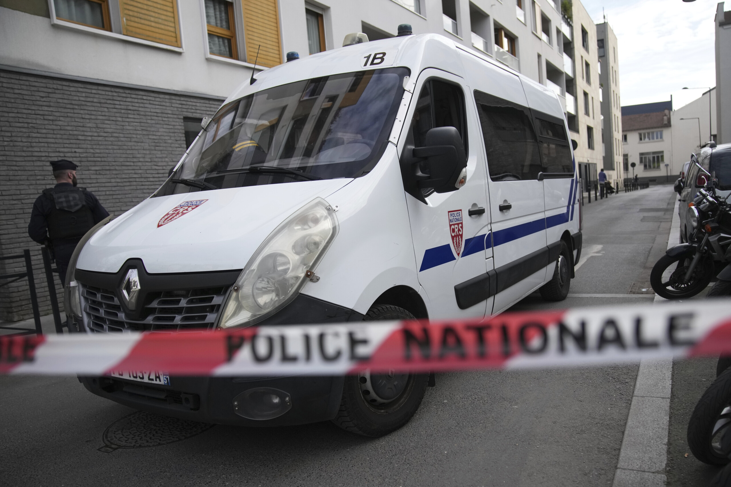 france attaque au couteau dans une ecole a antibes 2 blesses scaled