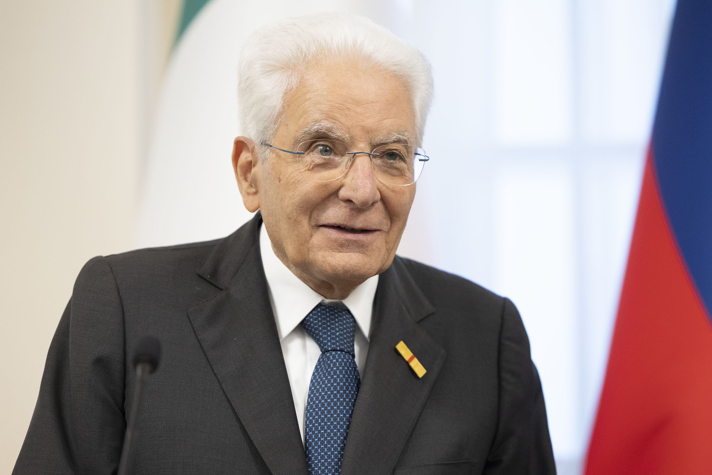pologne mattarella episode tres grave nous sommes sur une crete qui mene a un abime