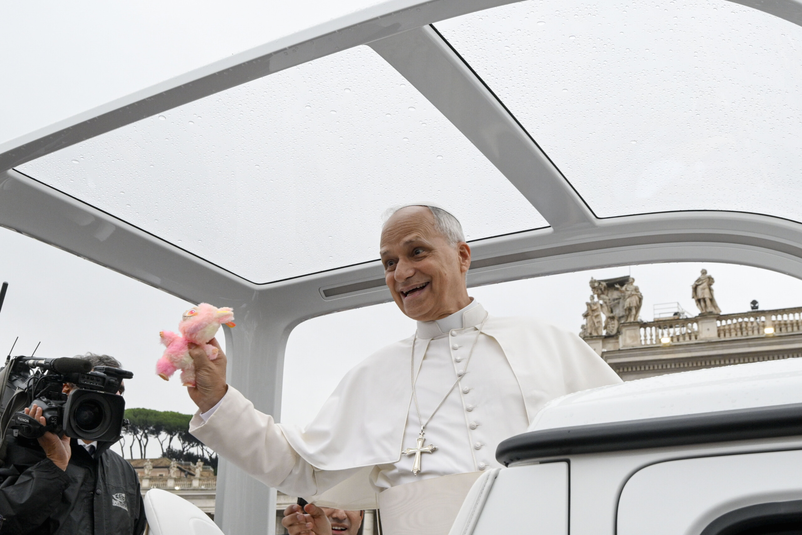 le pape un monde de paix les voeux des enfants du bambin gesu pour leon xiv scaled