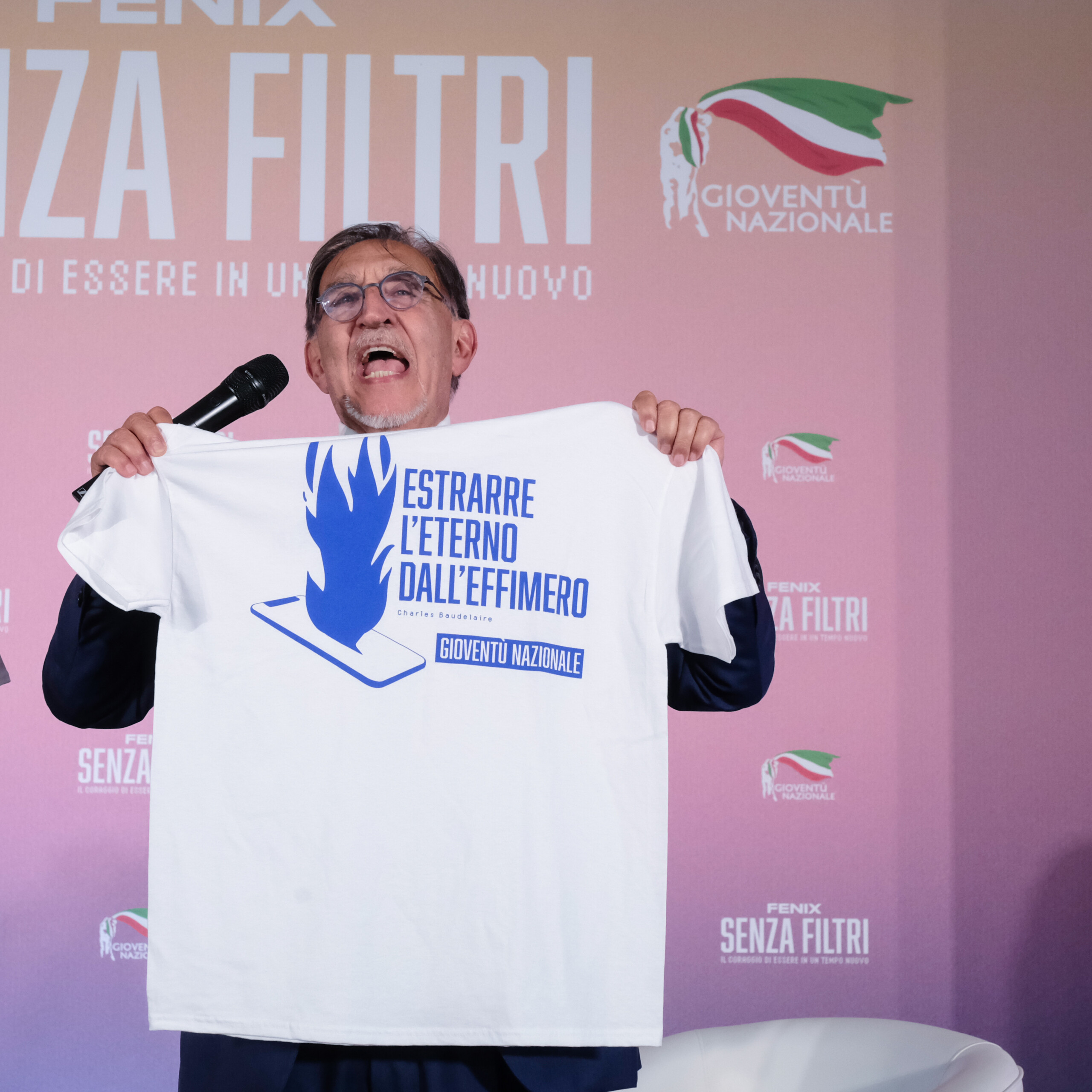 fdi la russa la flamme est un symbole damour et de liberte scaled