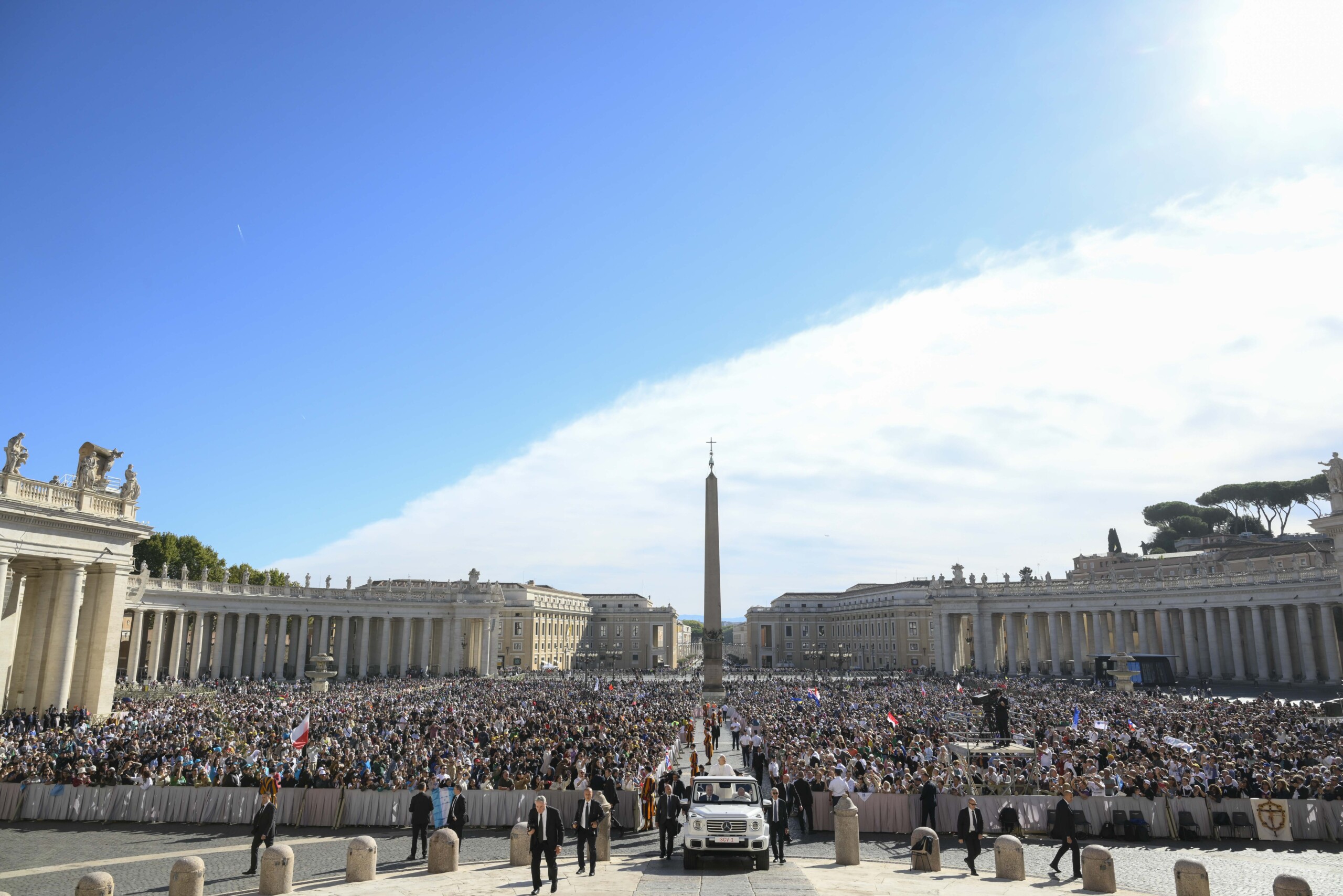 pape 35 000 personnes sur la place saint pierre pour la messe du jubile des catechistes scaled