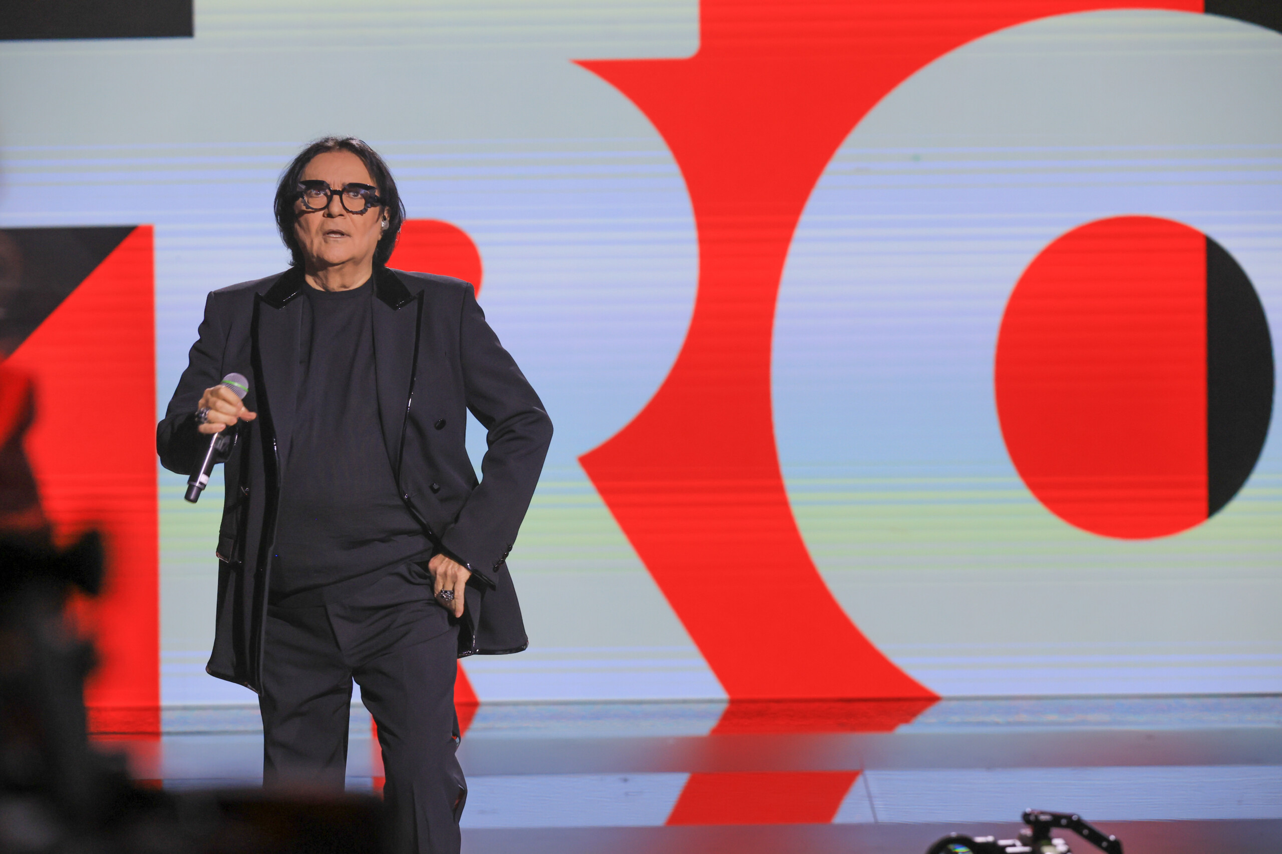 sanremo renato zero peu de place pour les genres seuls les reseaux sociaux comptent scaled