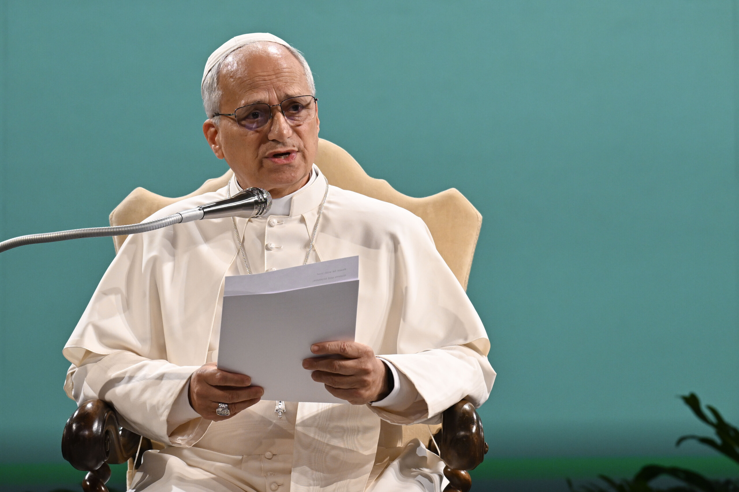 migrants la maison blanche rejette les critiques du pape leon xiv il ny a pas de traitement inhumain scaled