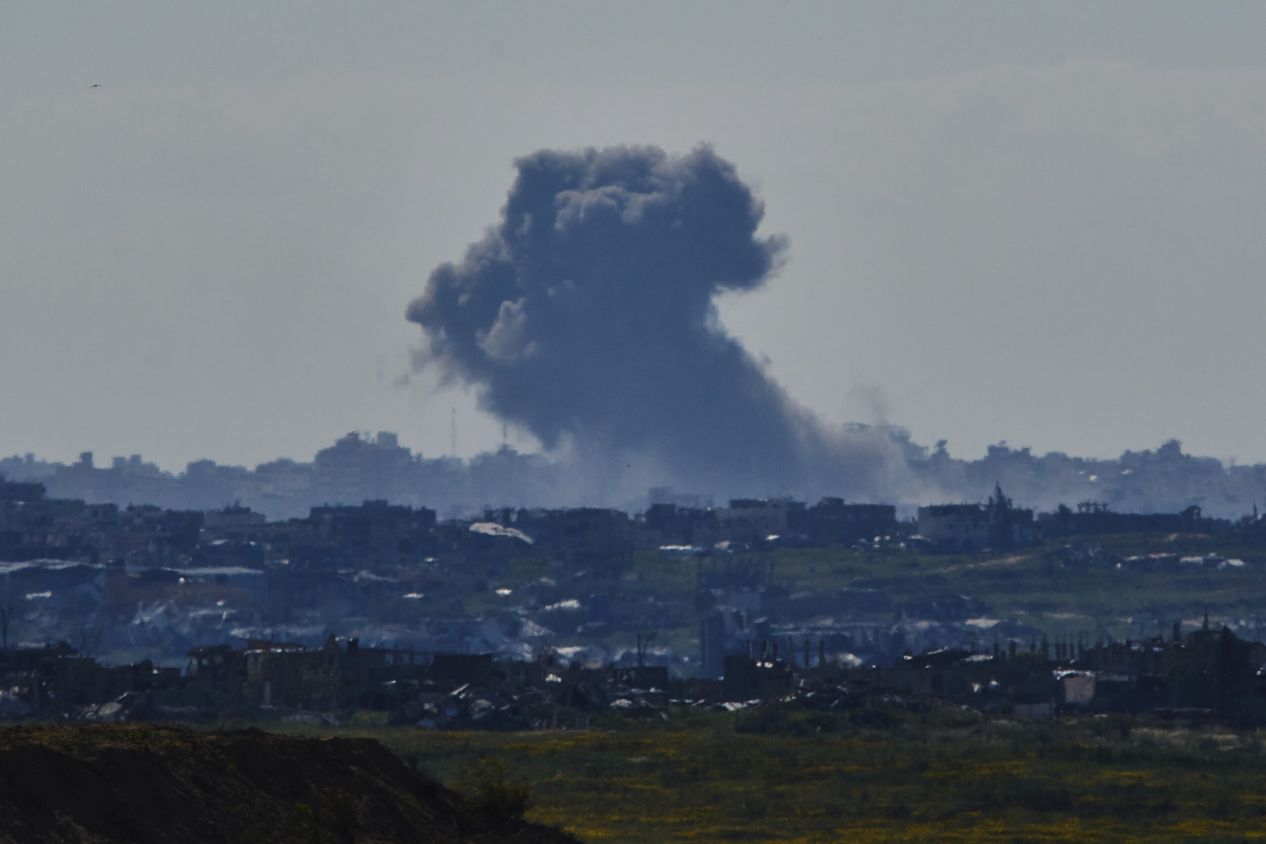 nouvelles explosions pres de la paroisse catholique a gaza scaled
