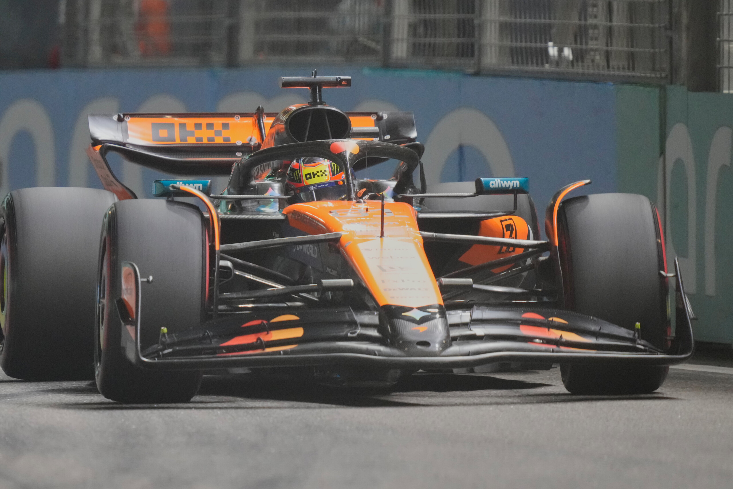f1 gp de singapour mclaren remporte le championnat des constructeurs scaled
